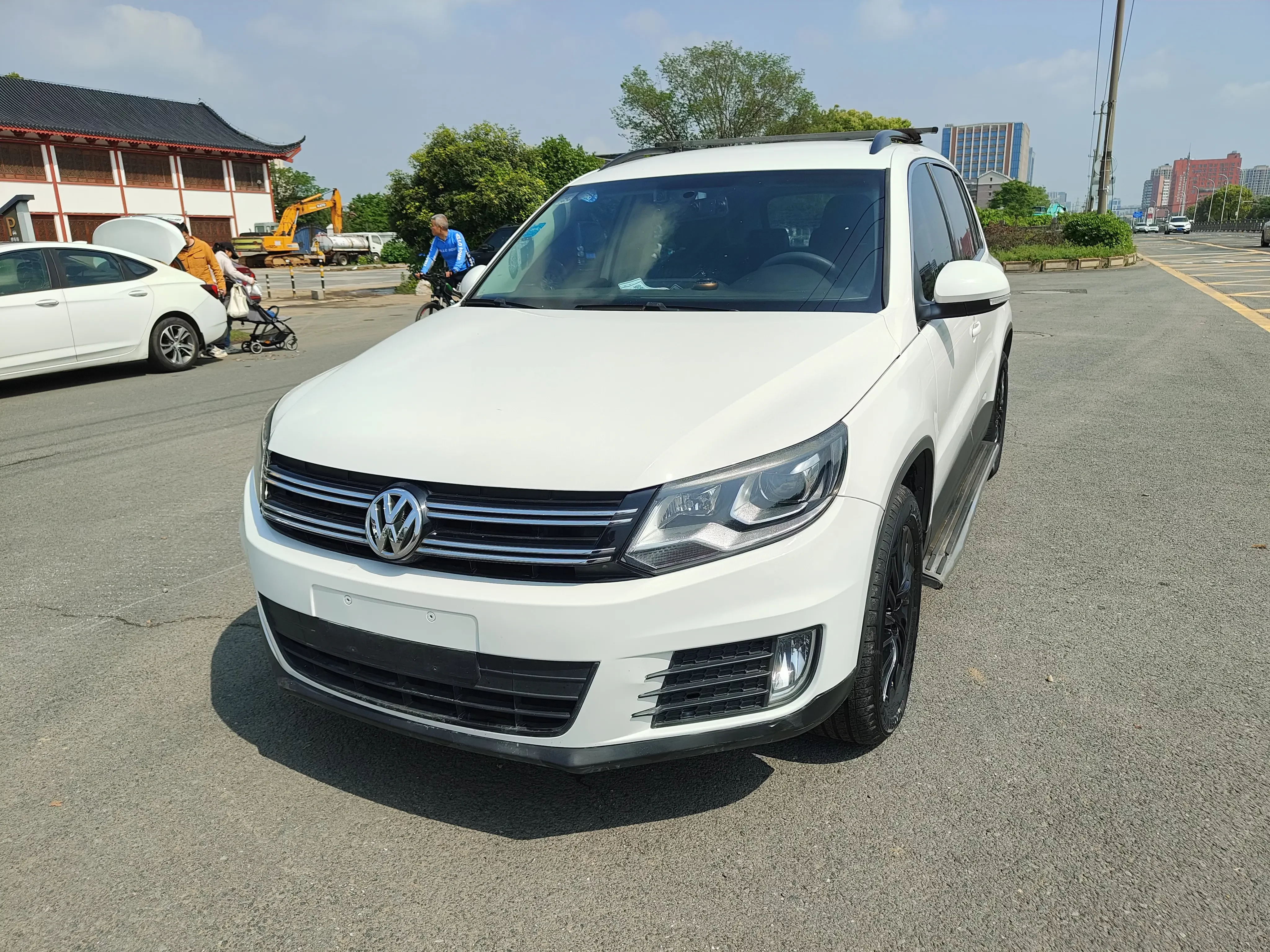 Volkswagen Tiguan (Tharu)
