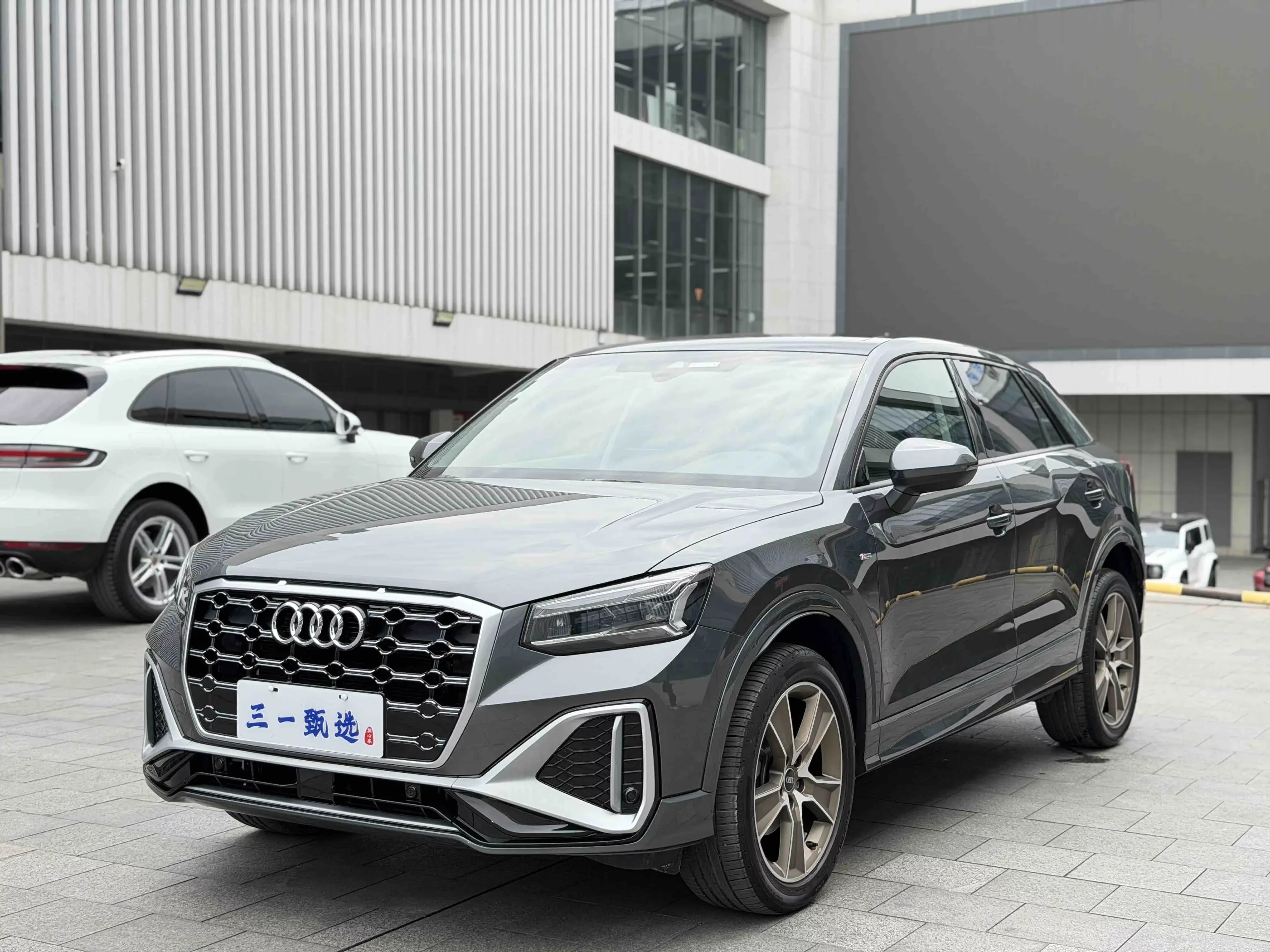 Audi Q2L