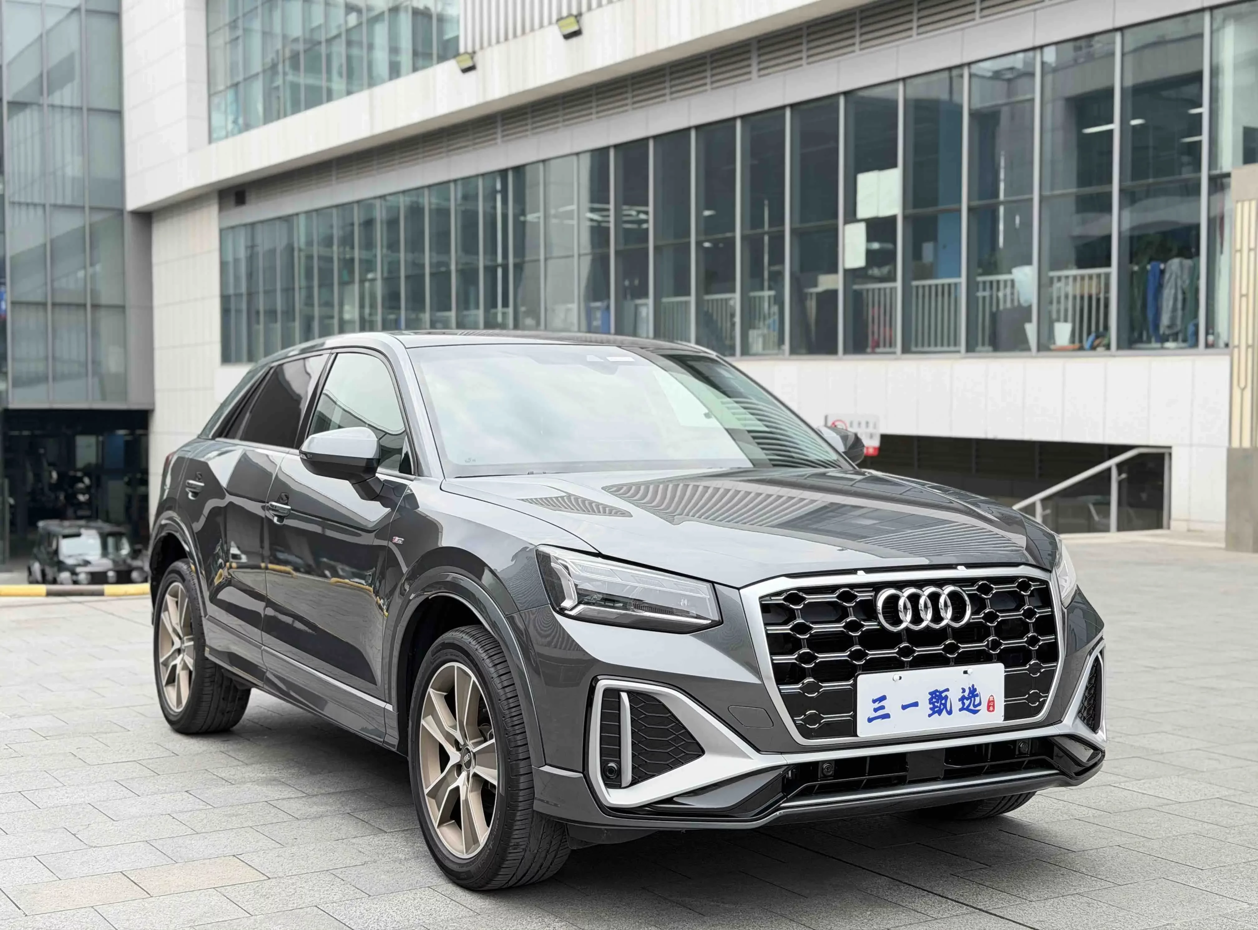 Audi Q2L