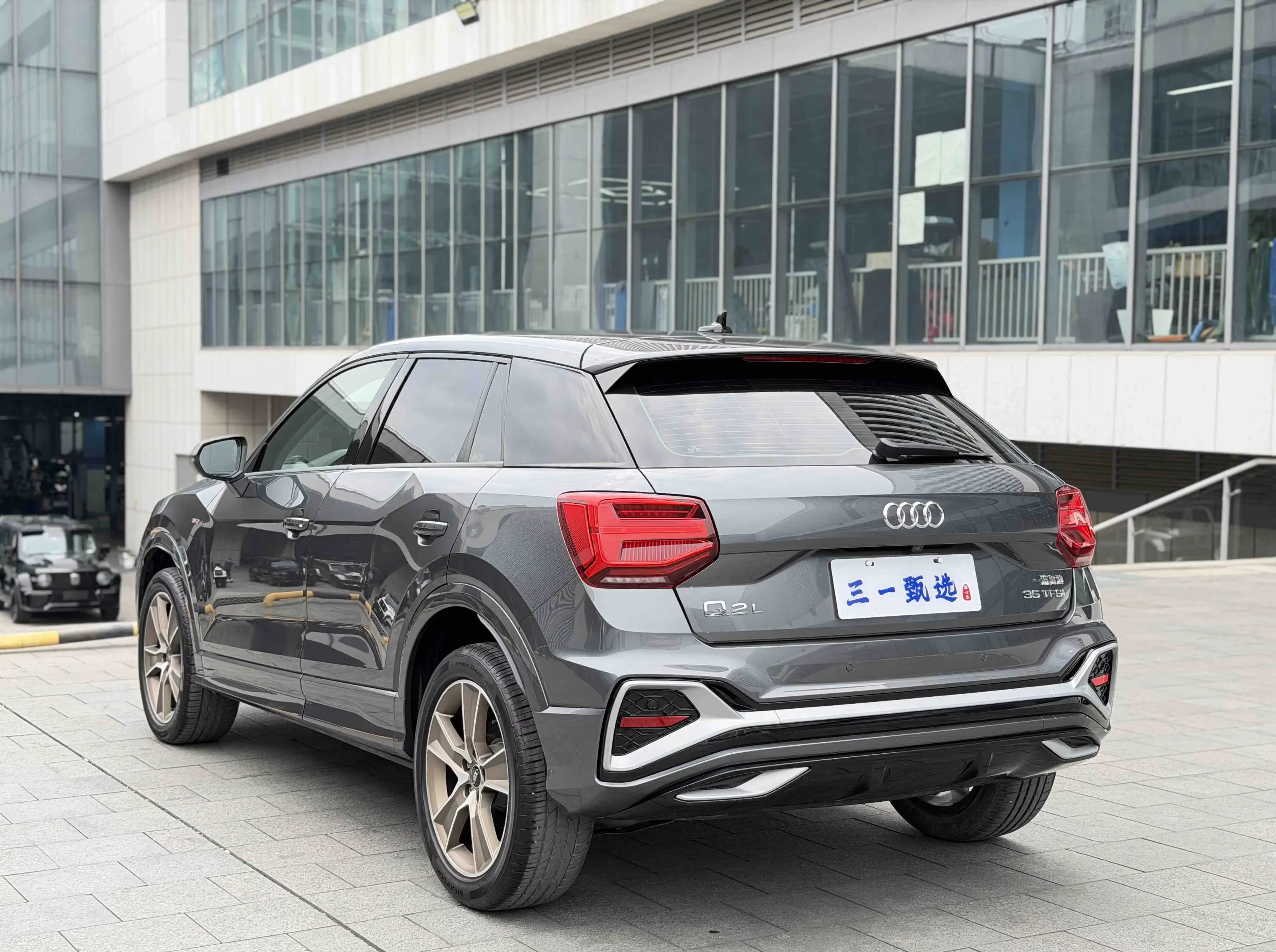 Audi Q2L