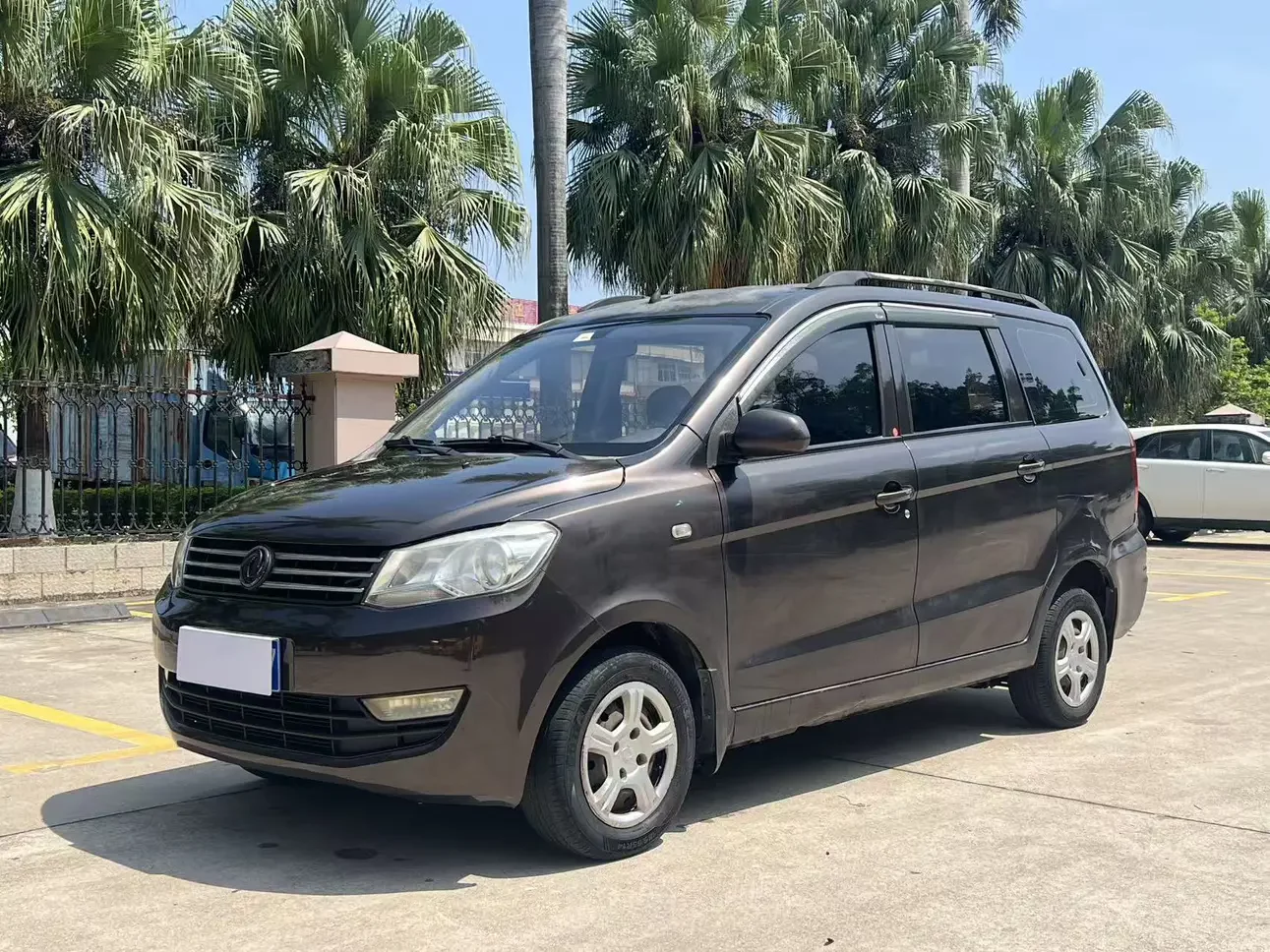 Dongfeng Fengon 330