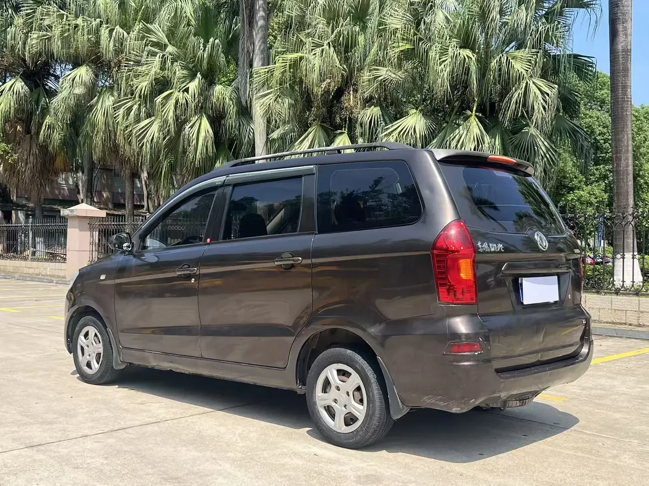 Dongfeng Fengon 330