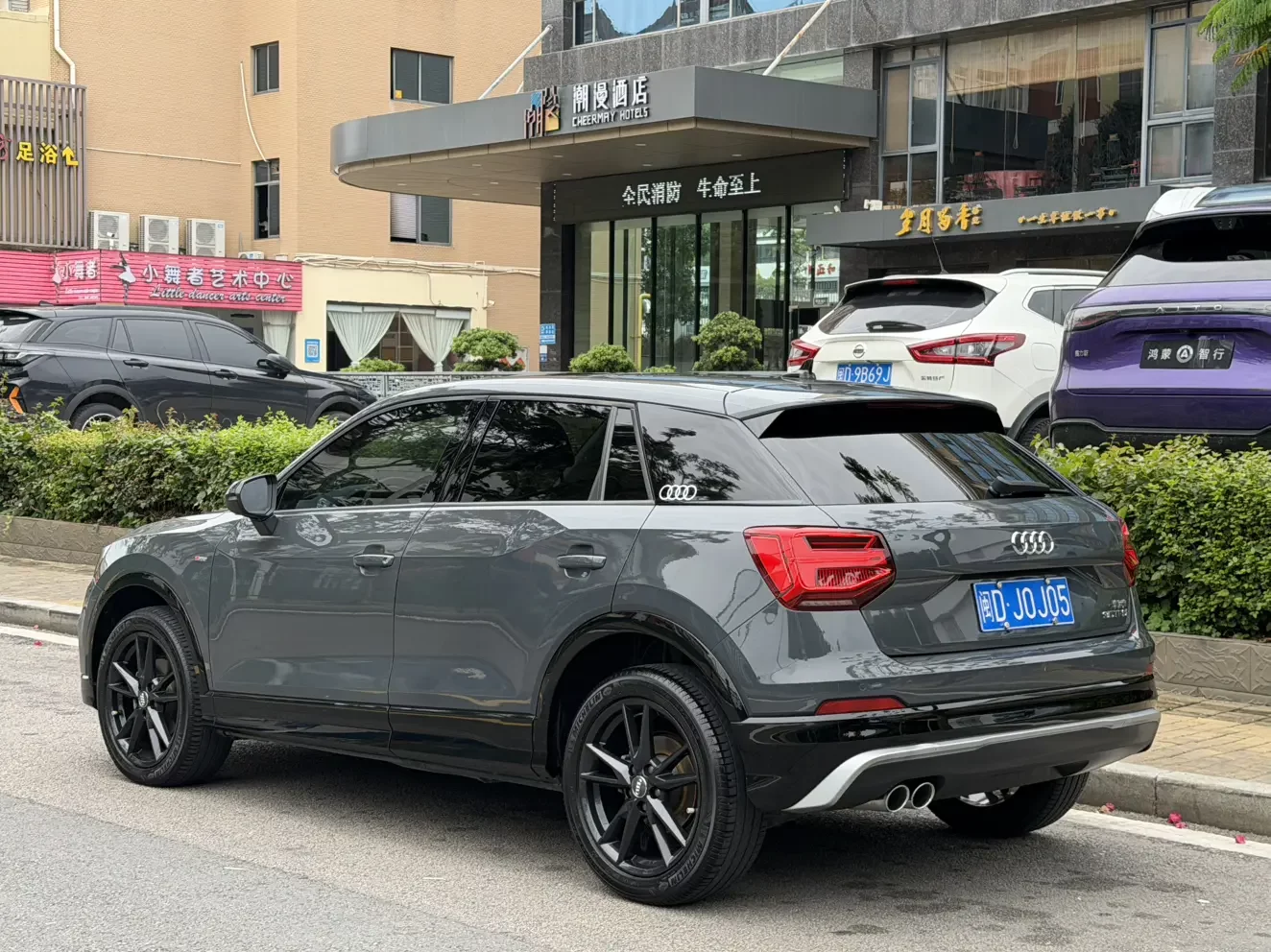 Audi Q2L