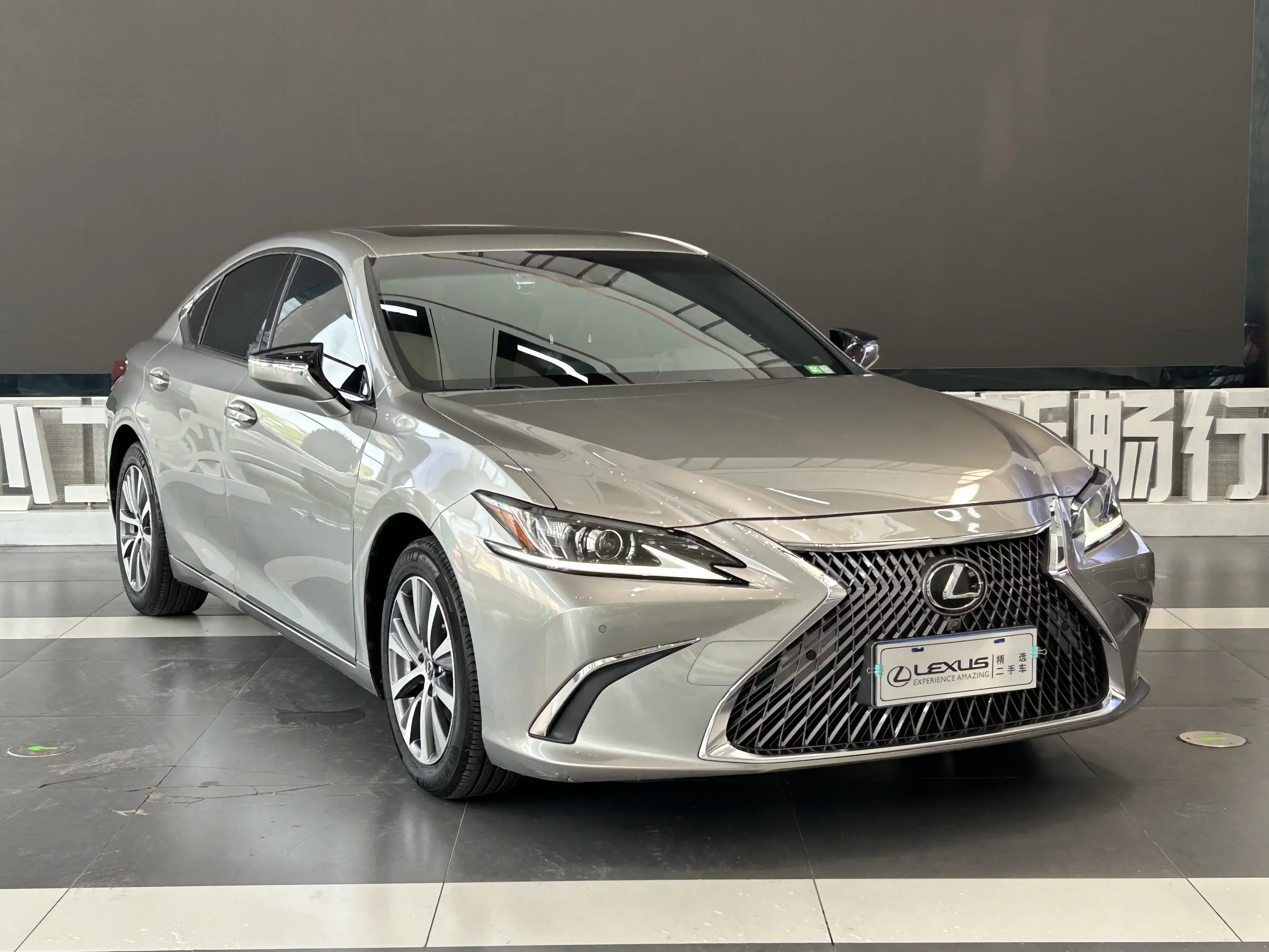 Lexus ES
