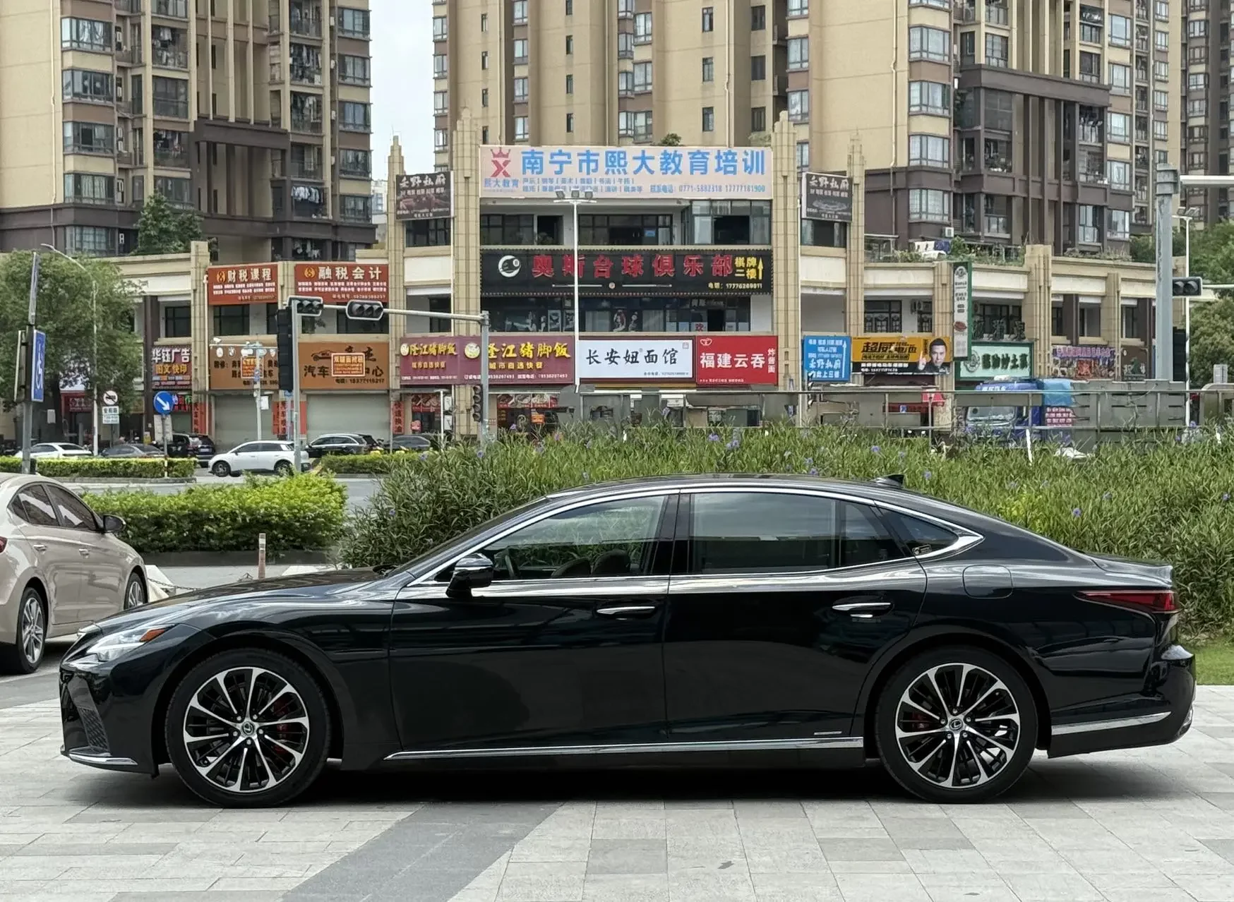 Lexus LS