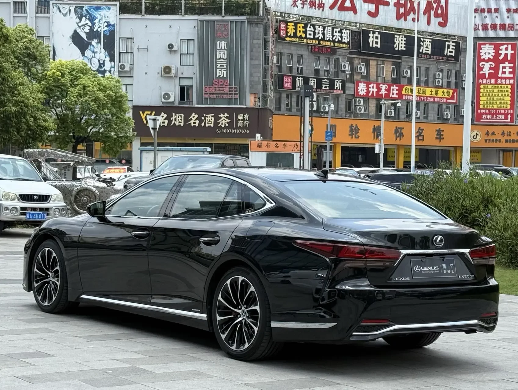 Lexus LS