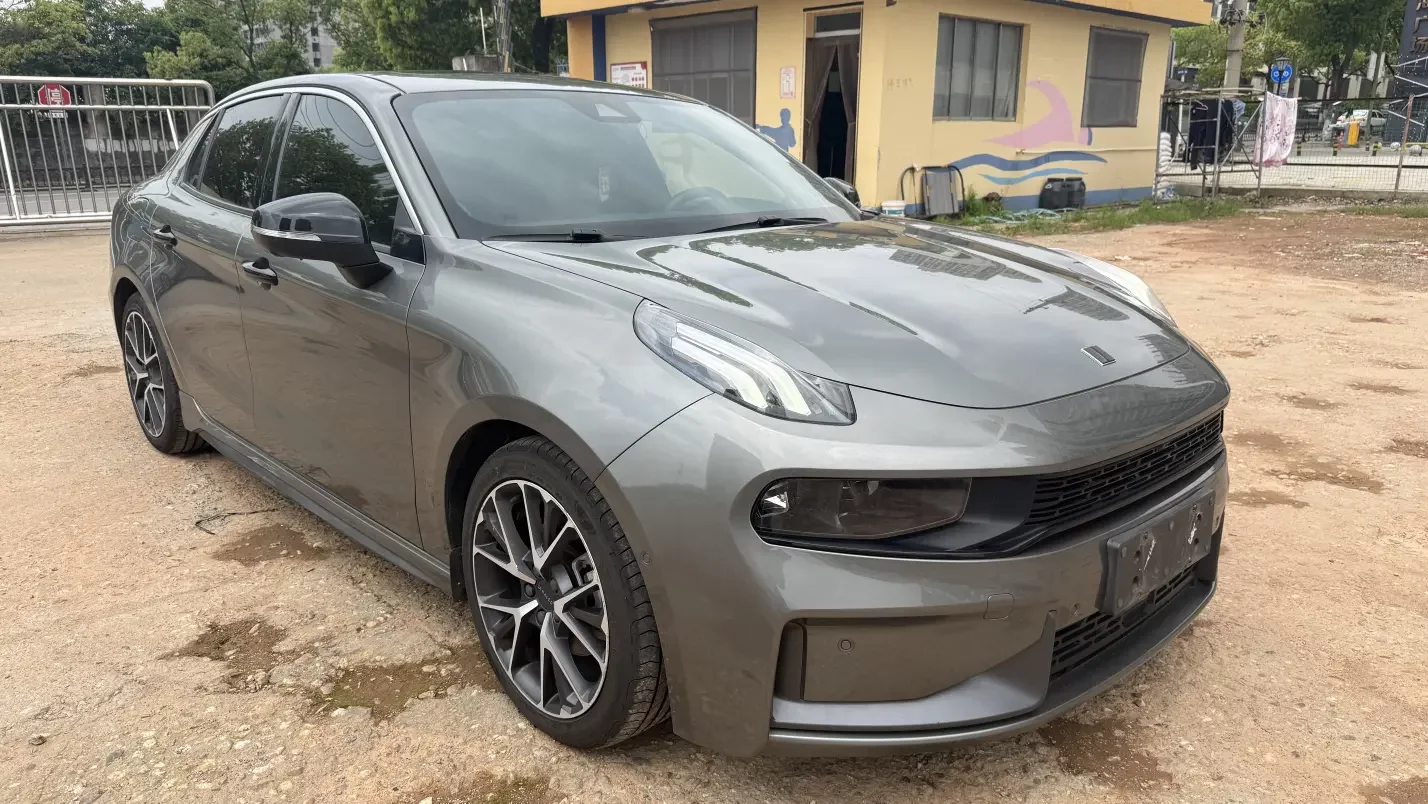 Lynk & Co 03