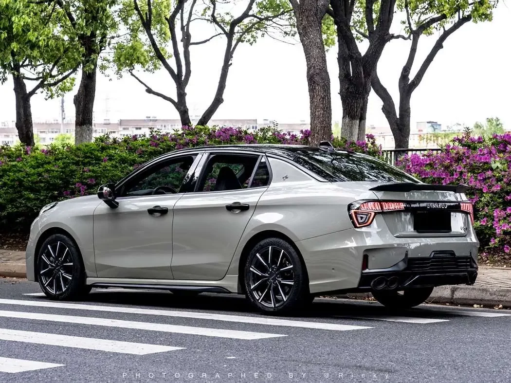 Lynk & Co 03