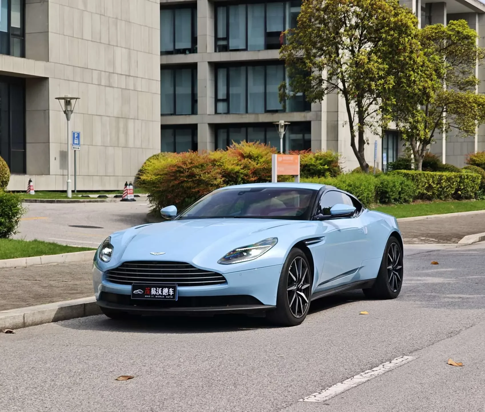 Aston Martin DB11