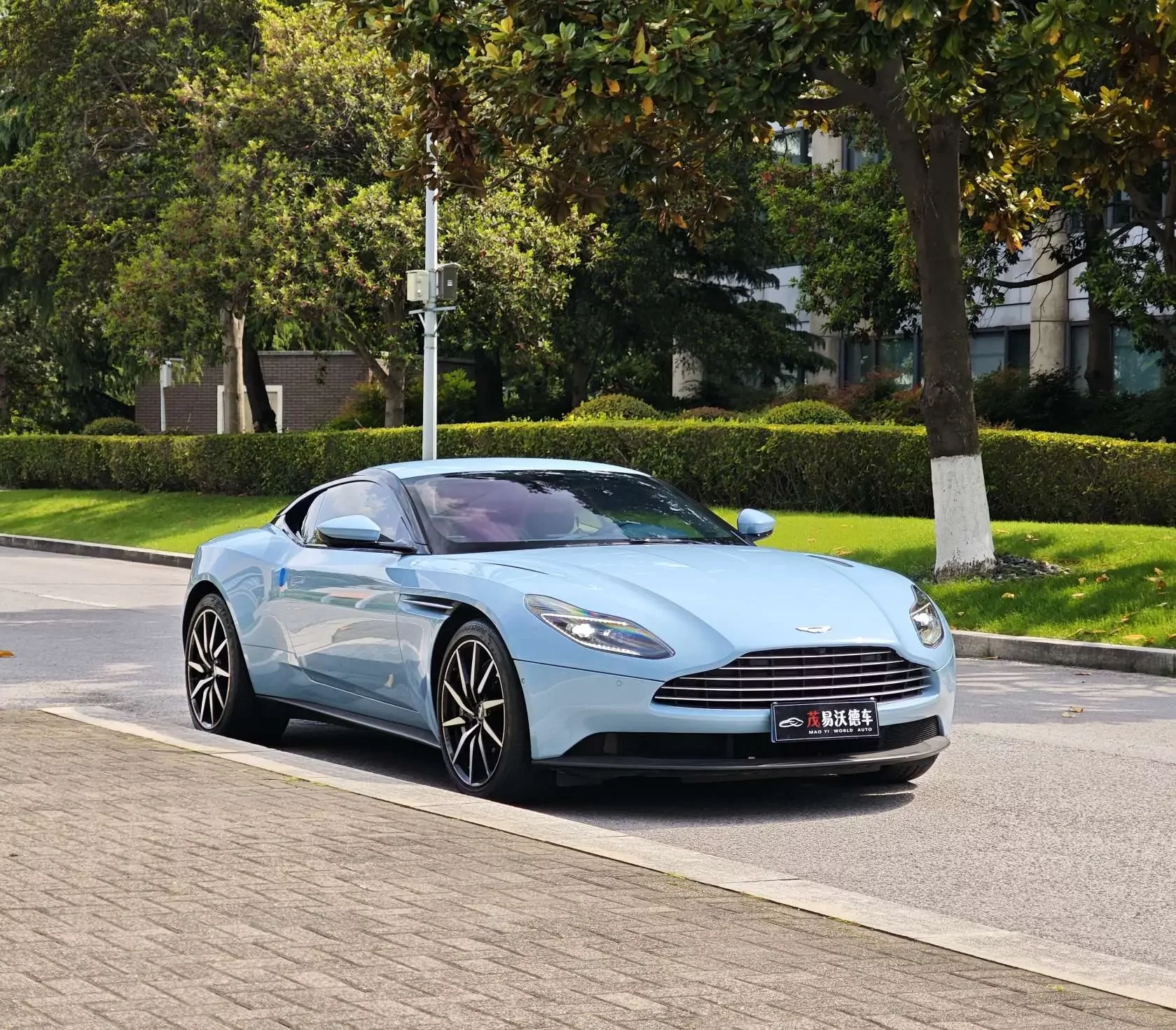 Aston Martin DB11