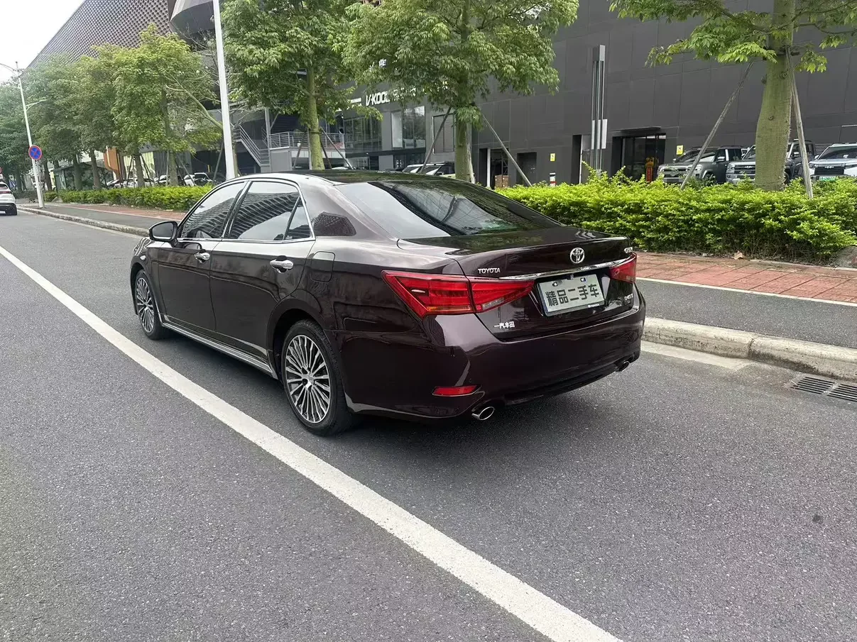 Toyota crown