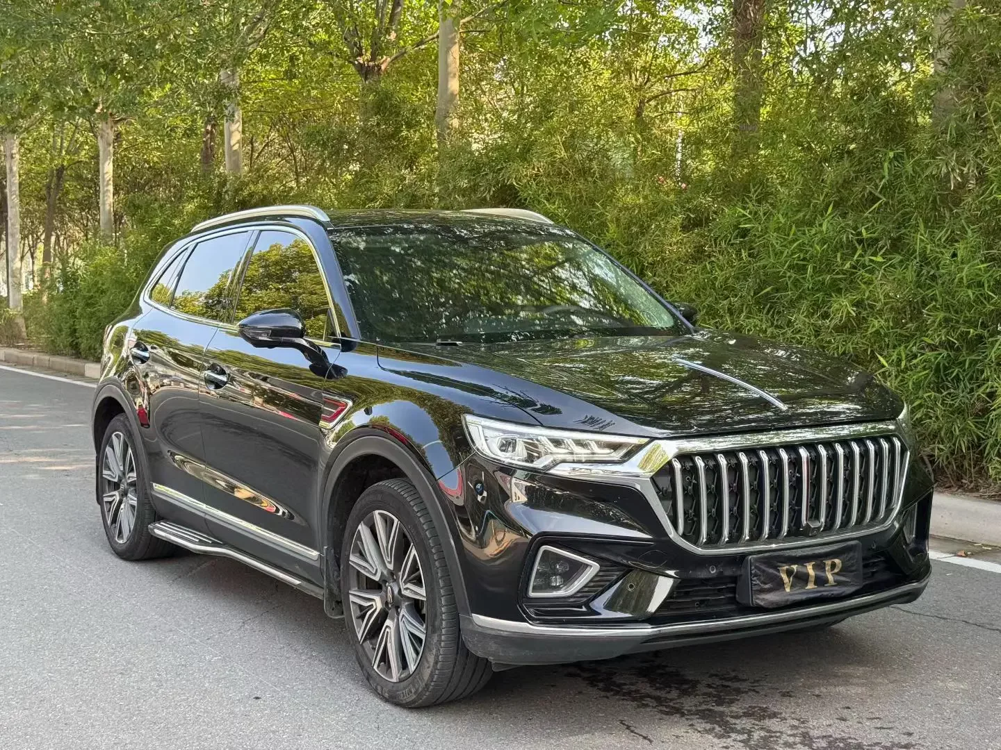Hongqi HS5