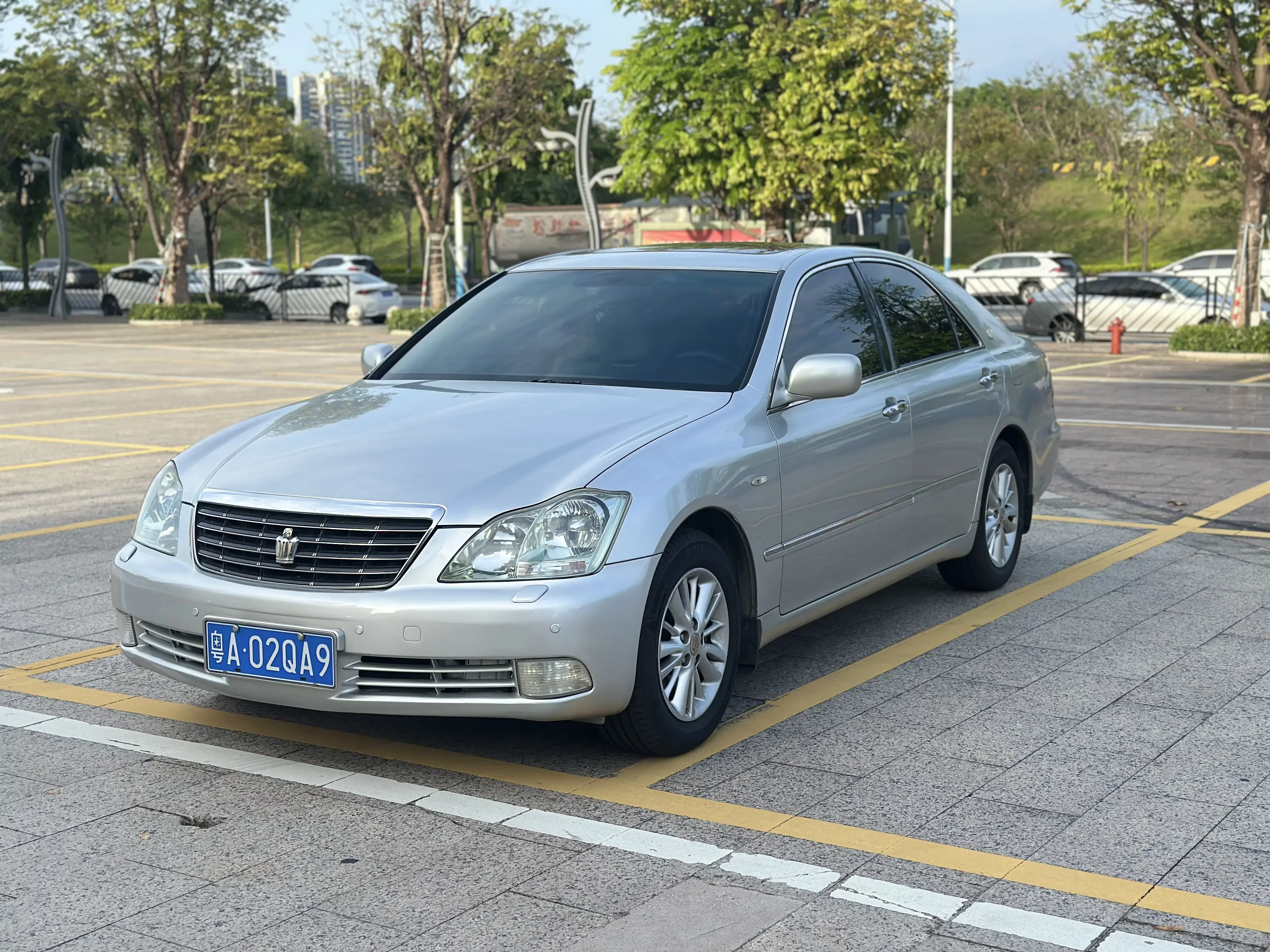 Toyota crown