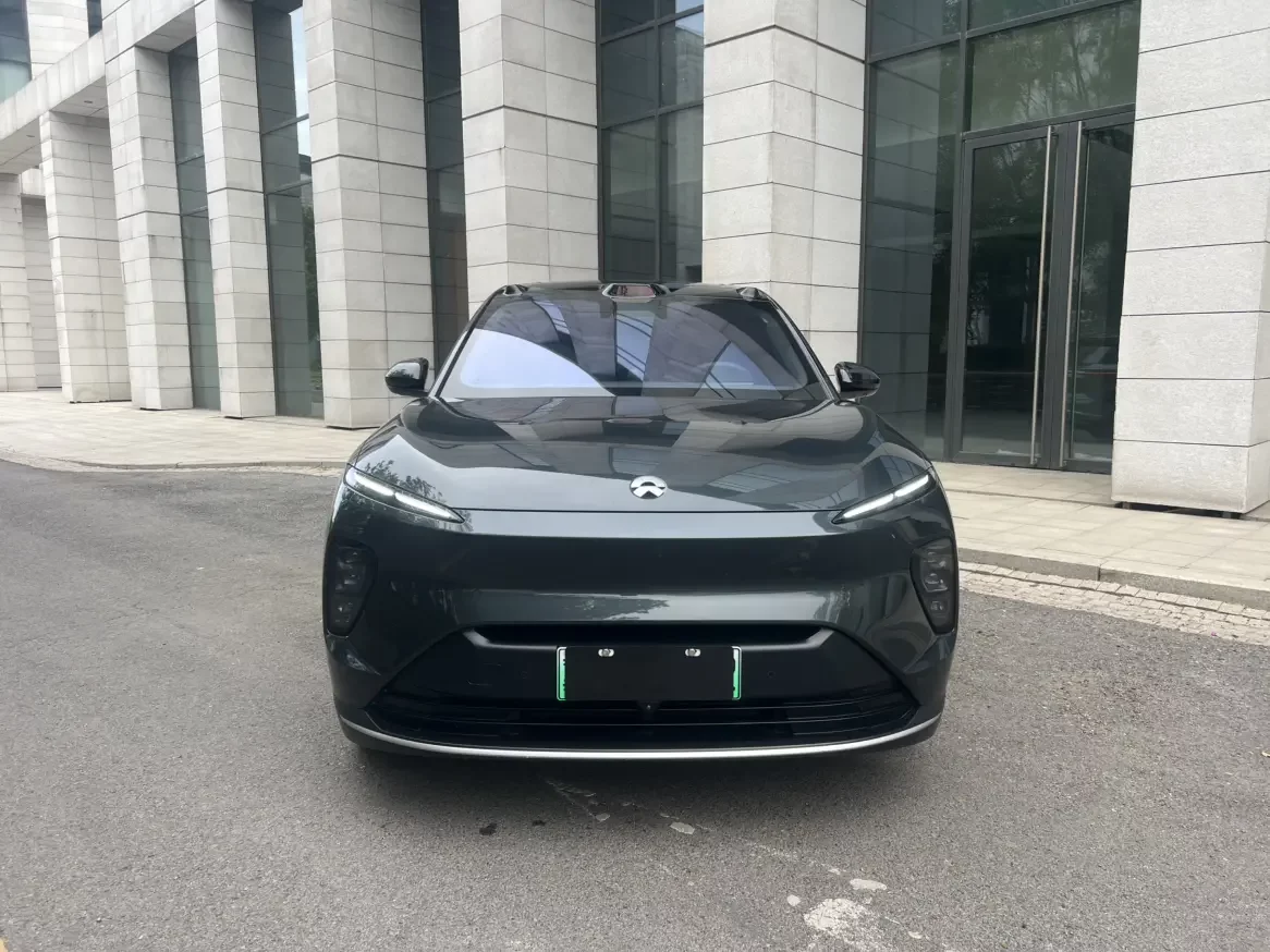 NIO ES8