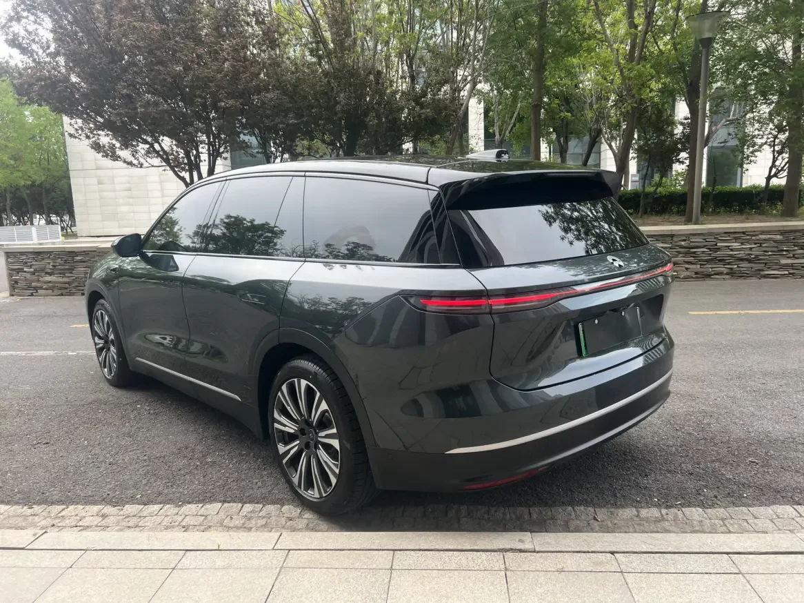 NIO ES8