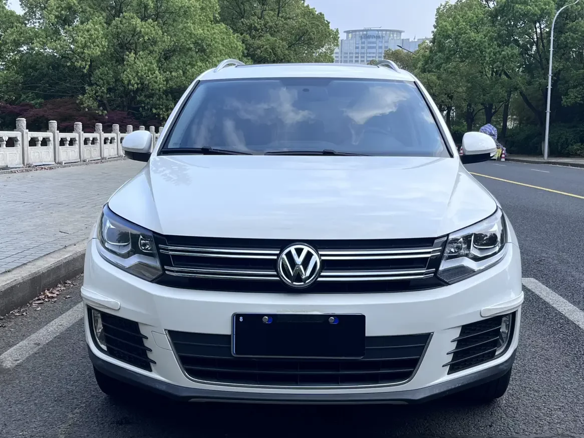 Volkswagen Tiguan (Tharu)
