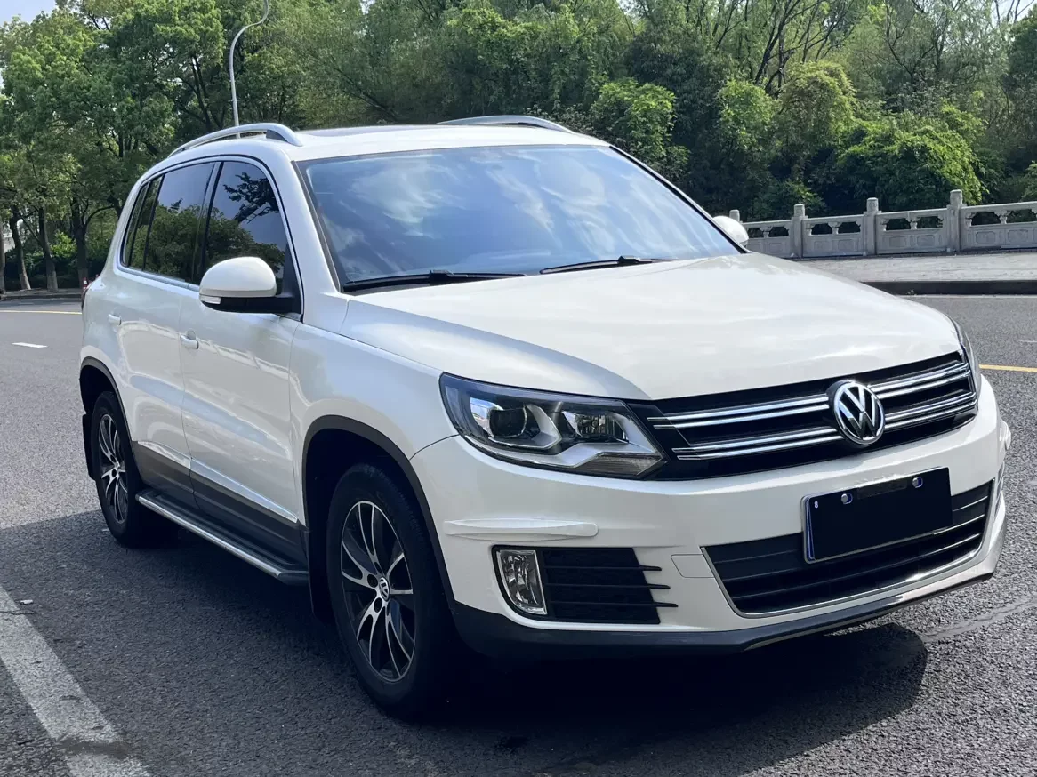 Volkswagen Tiguan (Tharu)