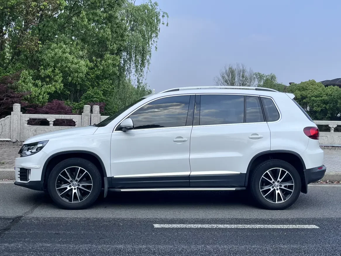 Volkswagen Tiguan (Tharu)