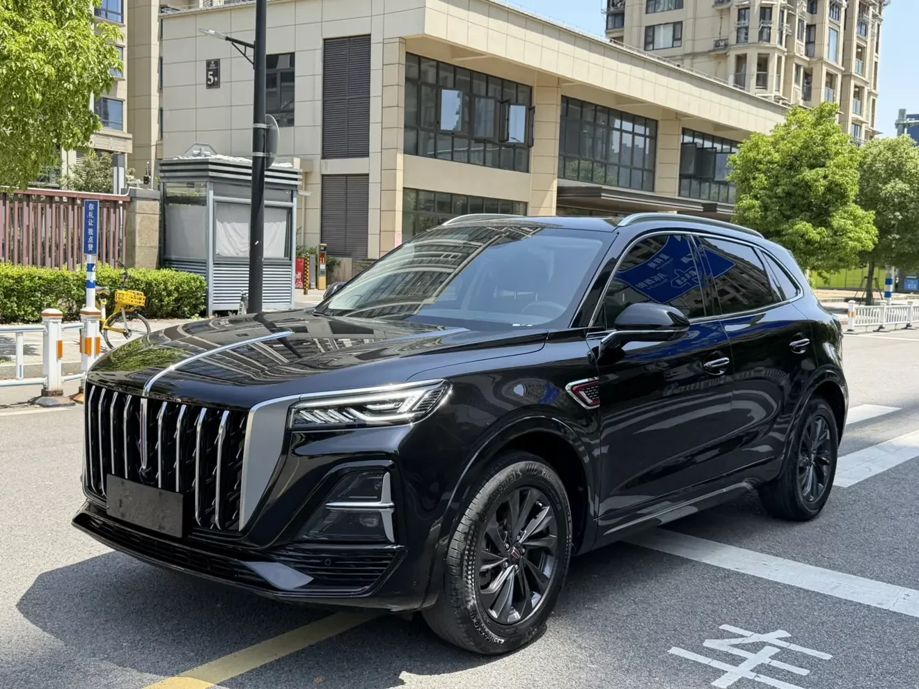 Hongqi HS5