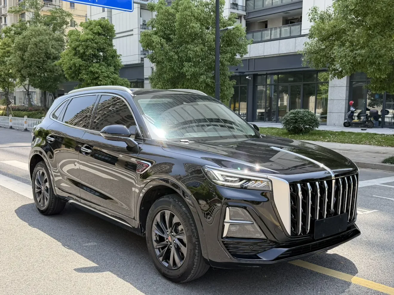 Hongqi HS5
