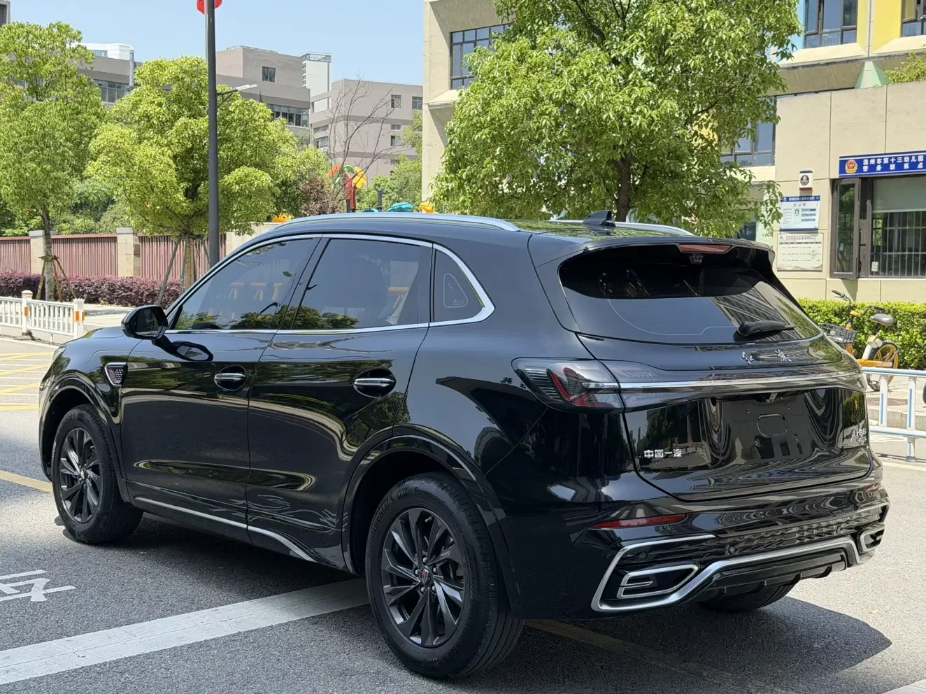 Hongqi HS5