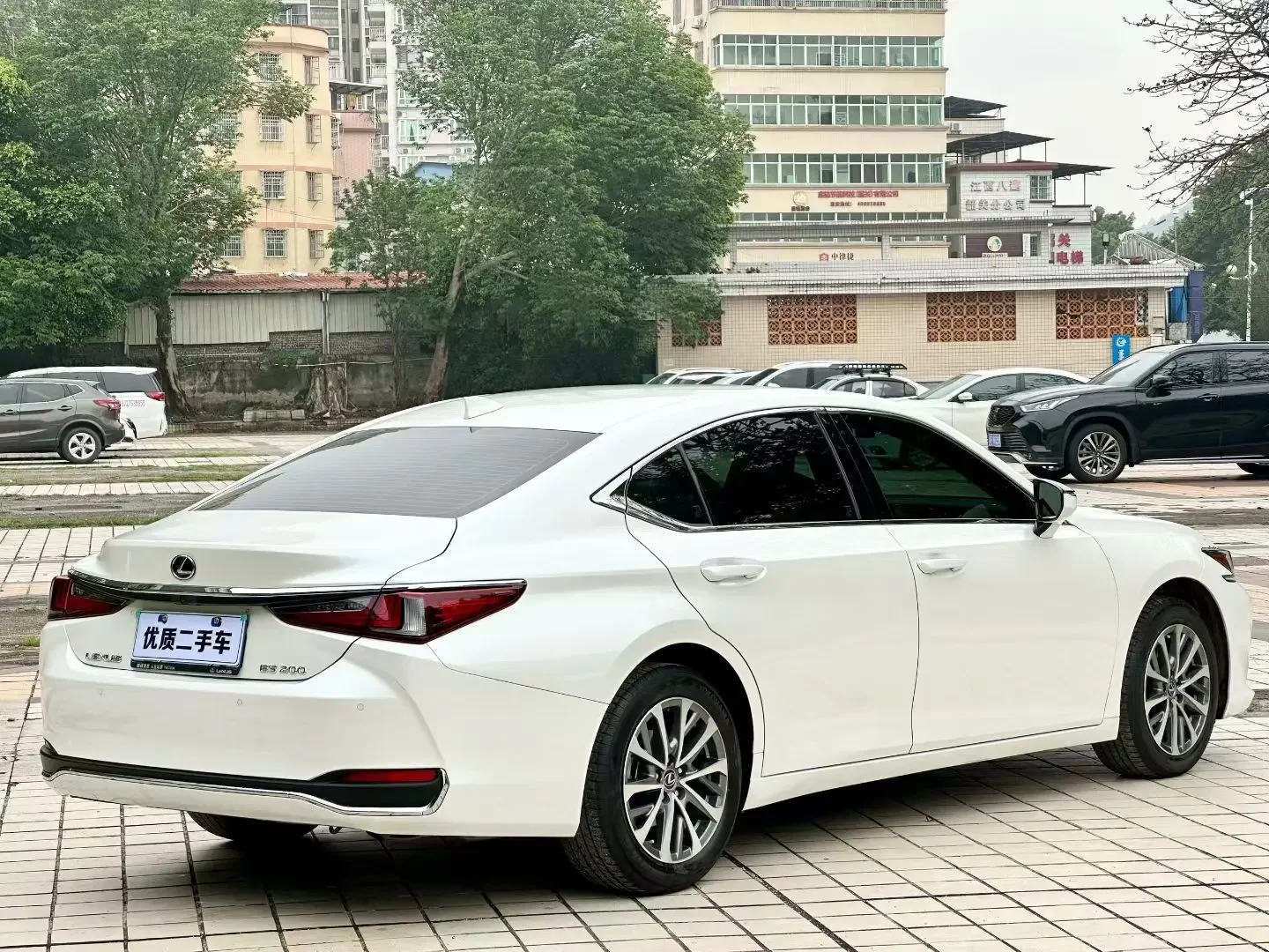 Lexus ES