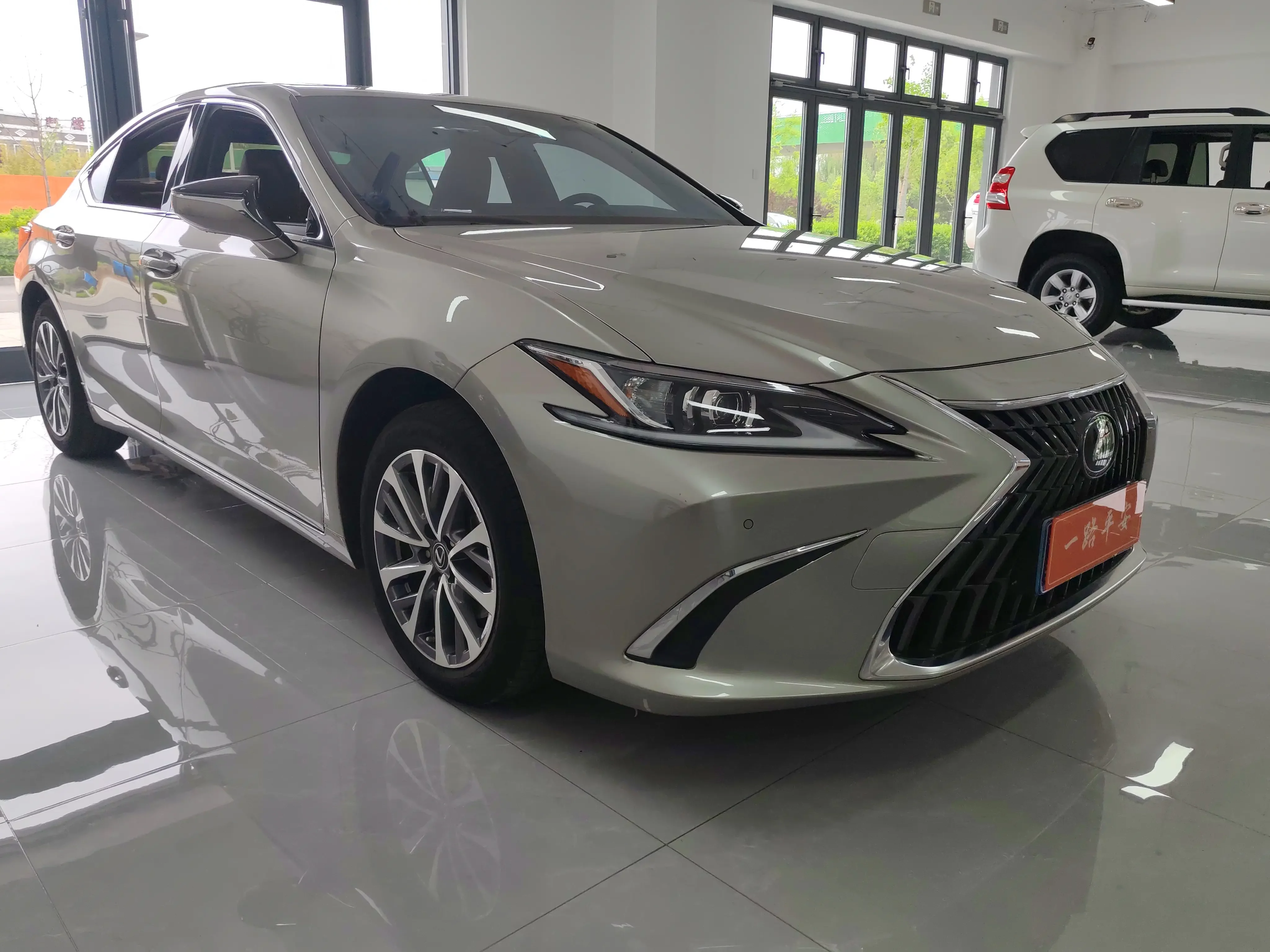 Lexus ES