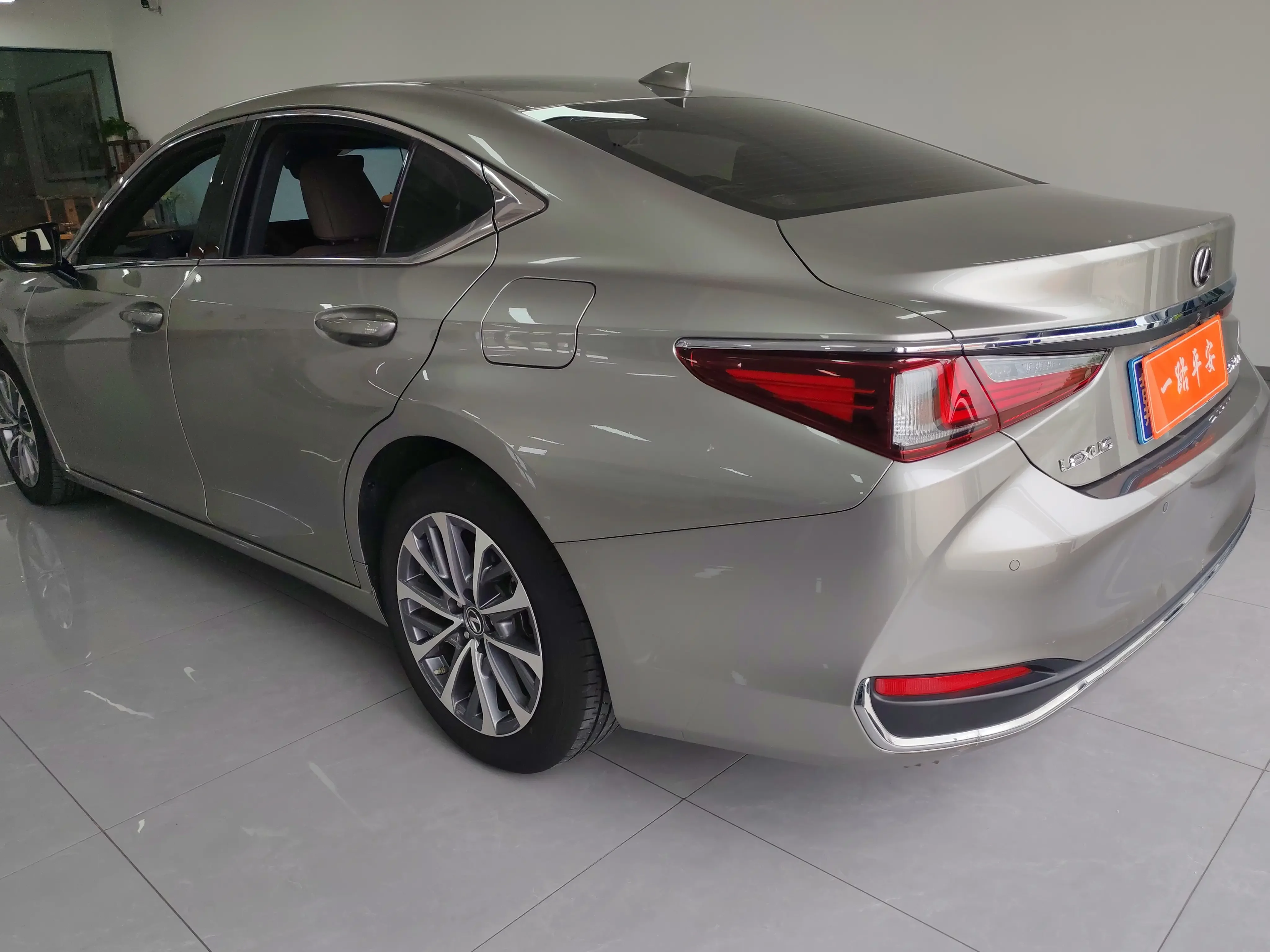 Lexus ES