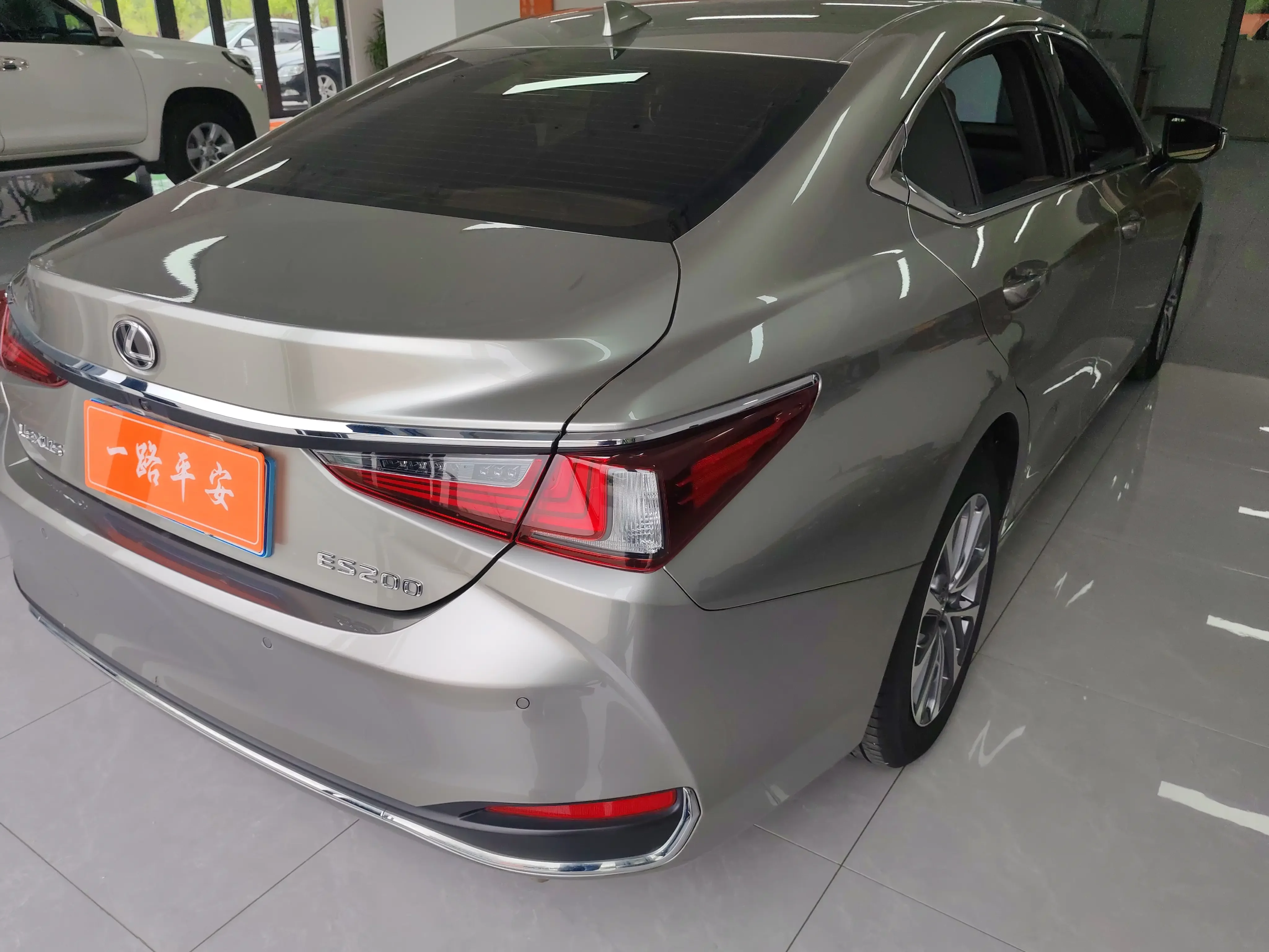 Lexus ES