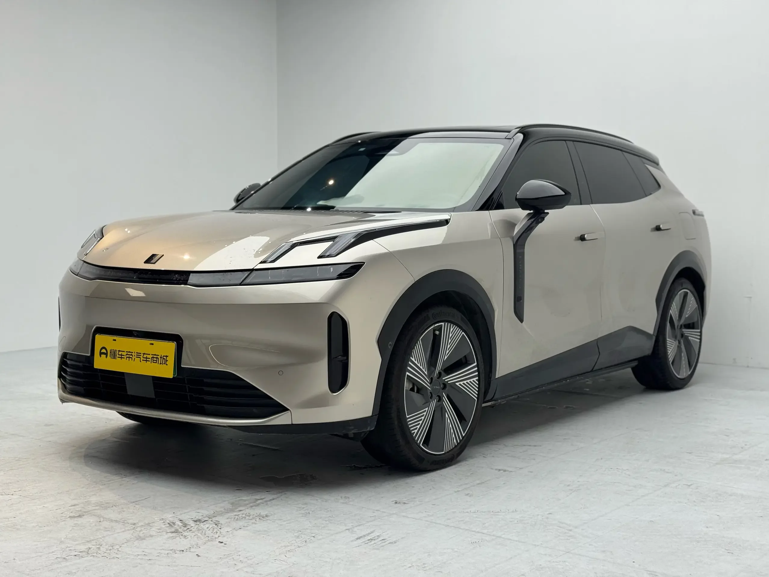 Lynk & Co 08 EM-P