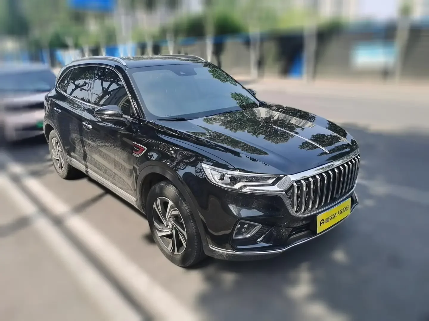 Hongqi HS5