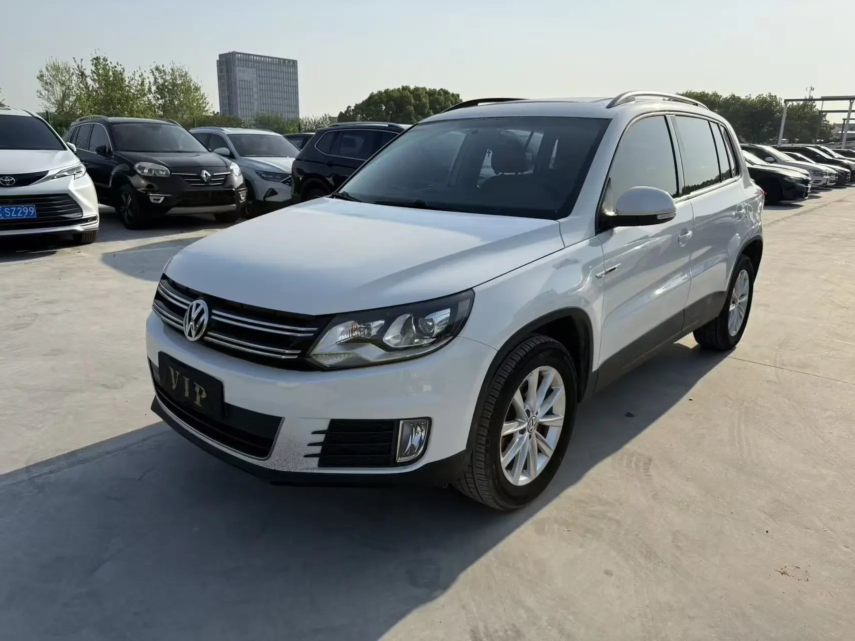 Volkswagen Tiguan (Tharu)