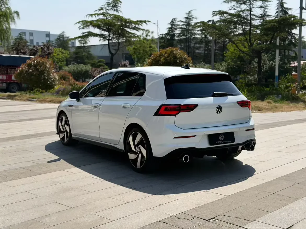 Volkswagen Golf GTI