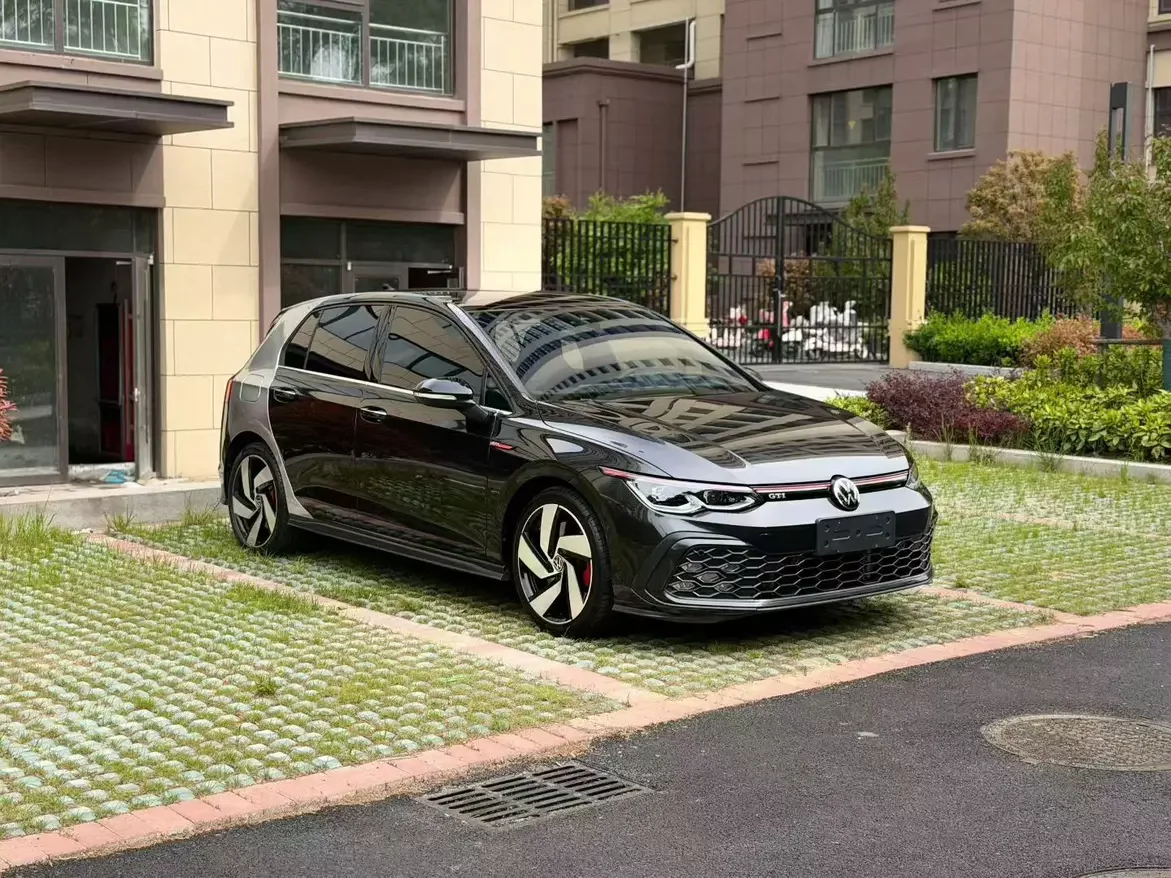 Volkswagen Golf GTI