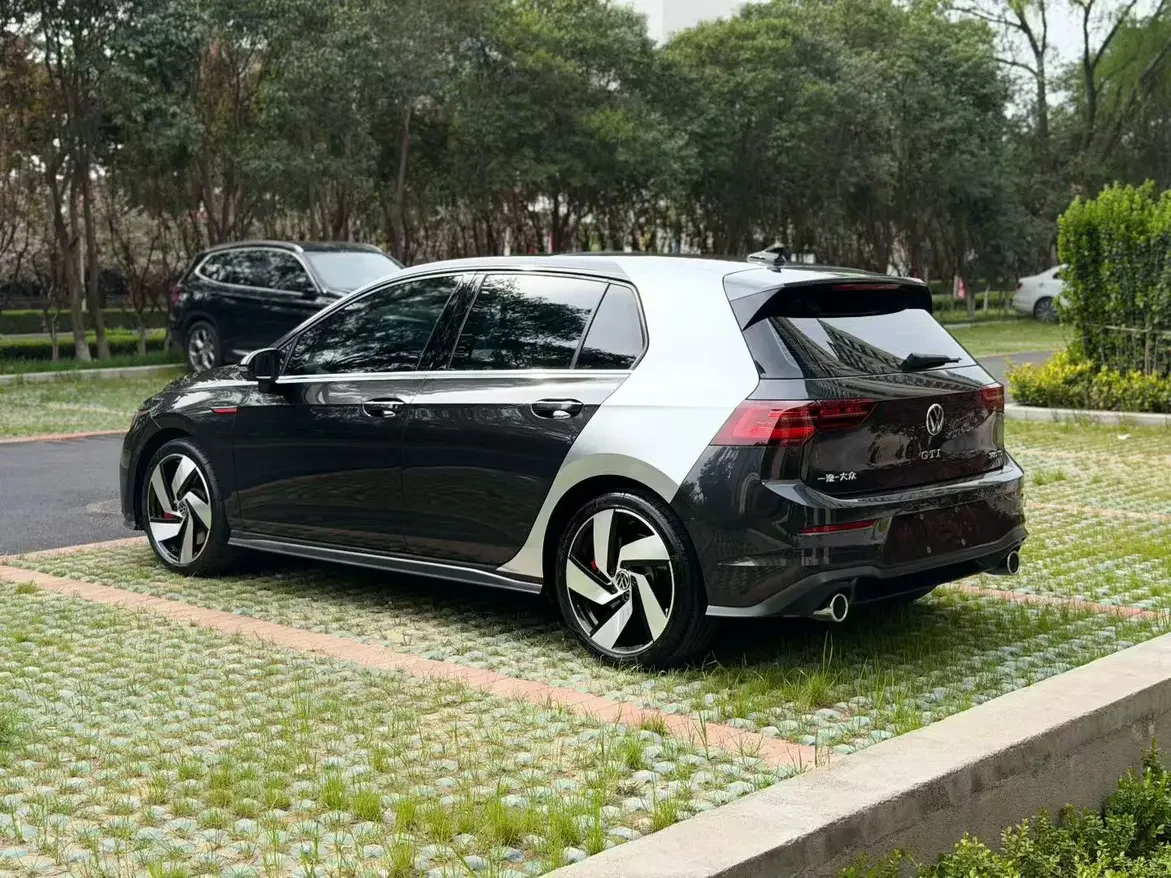 Volkswagen Golf GTI