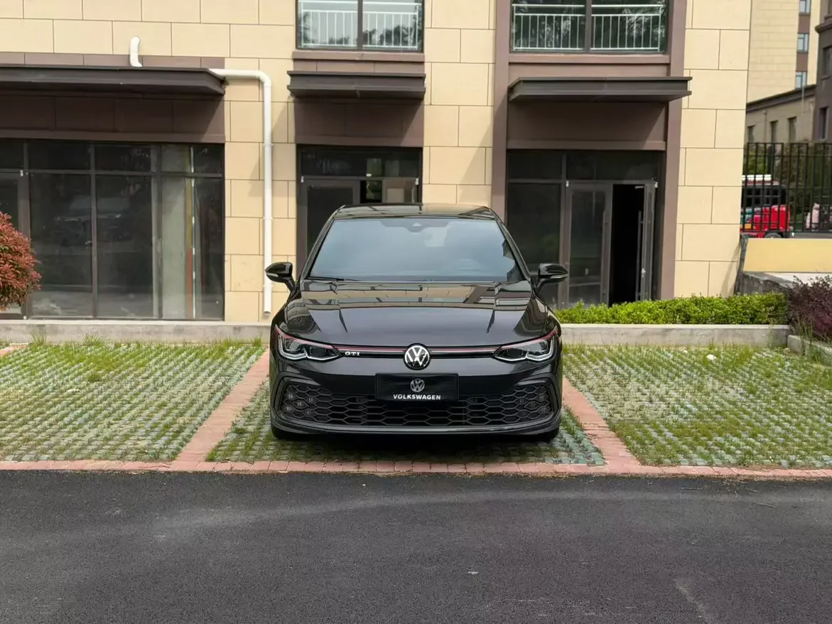 Volkswagen Golf GTI