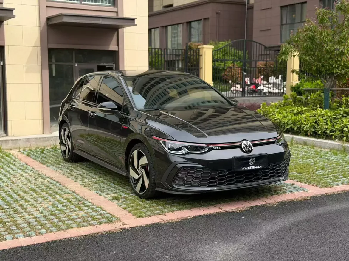 Volkswagen Golf GTI