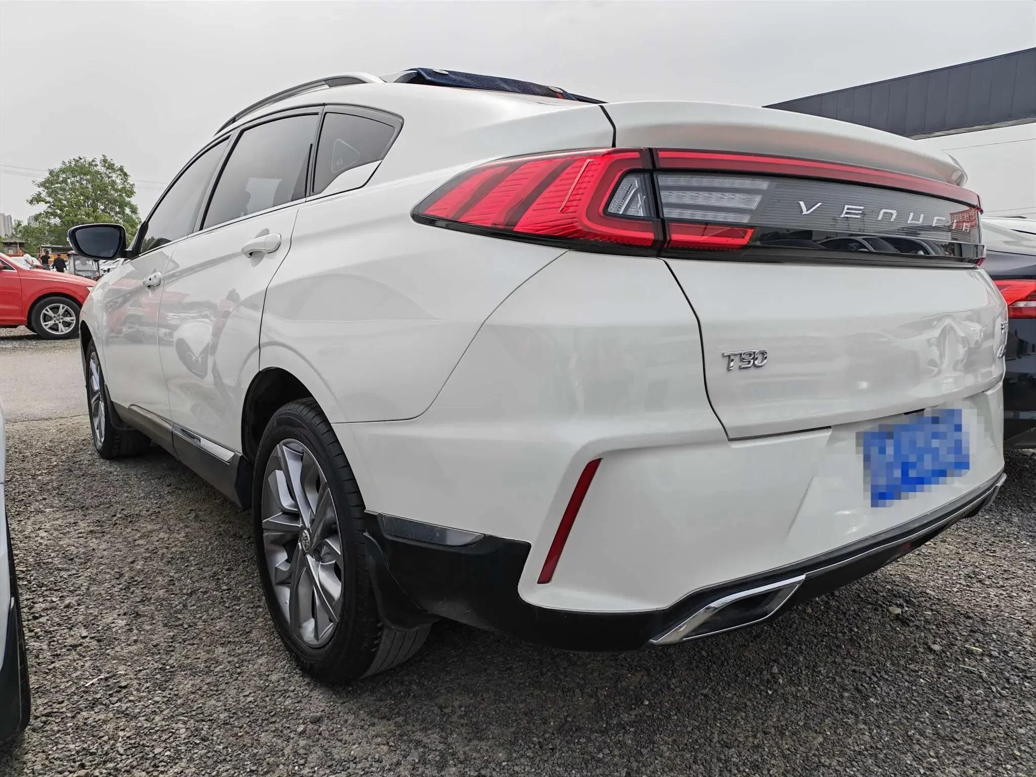 Kai Chen Venucia T90
