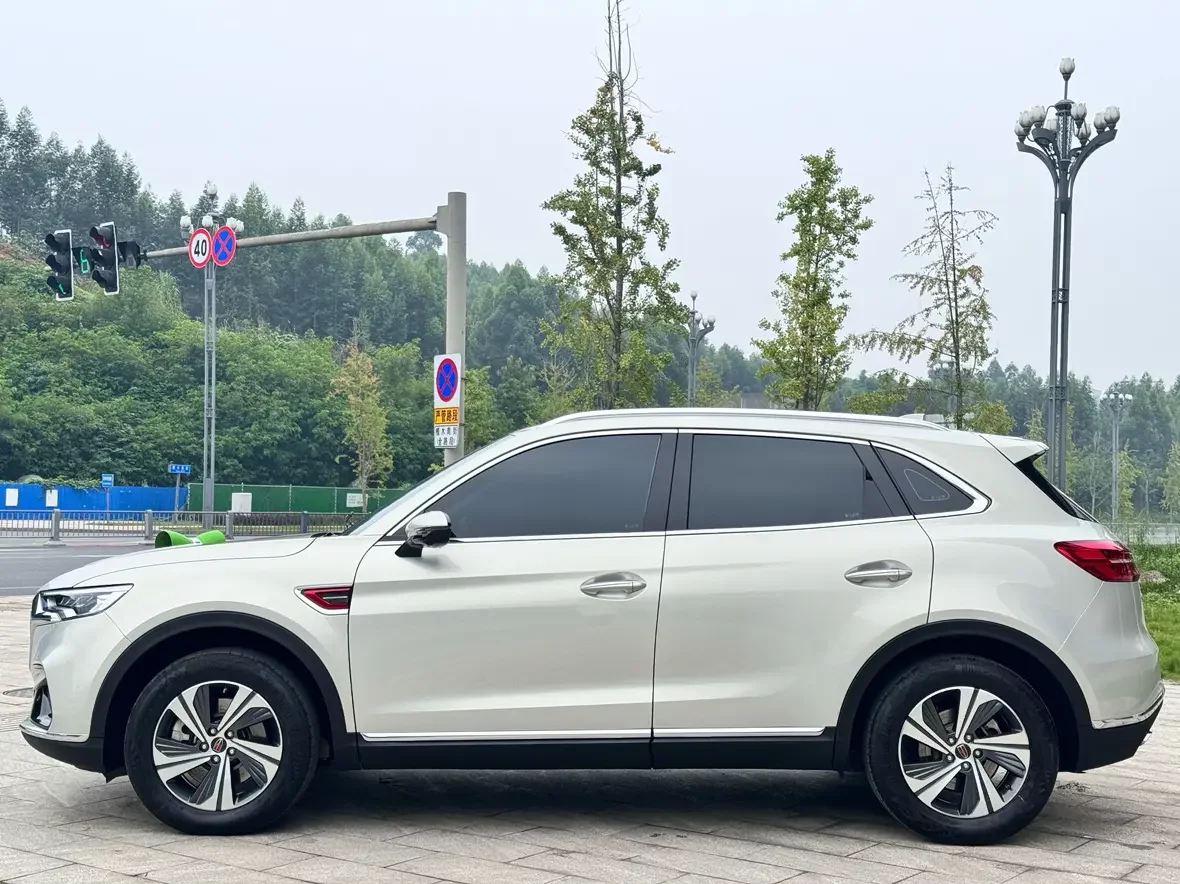 Hongqi HS5