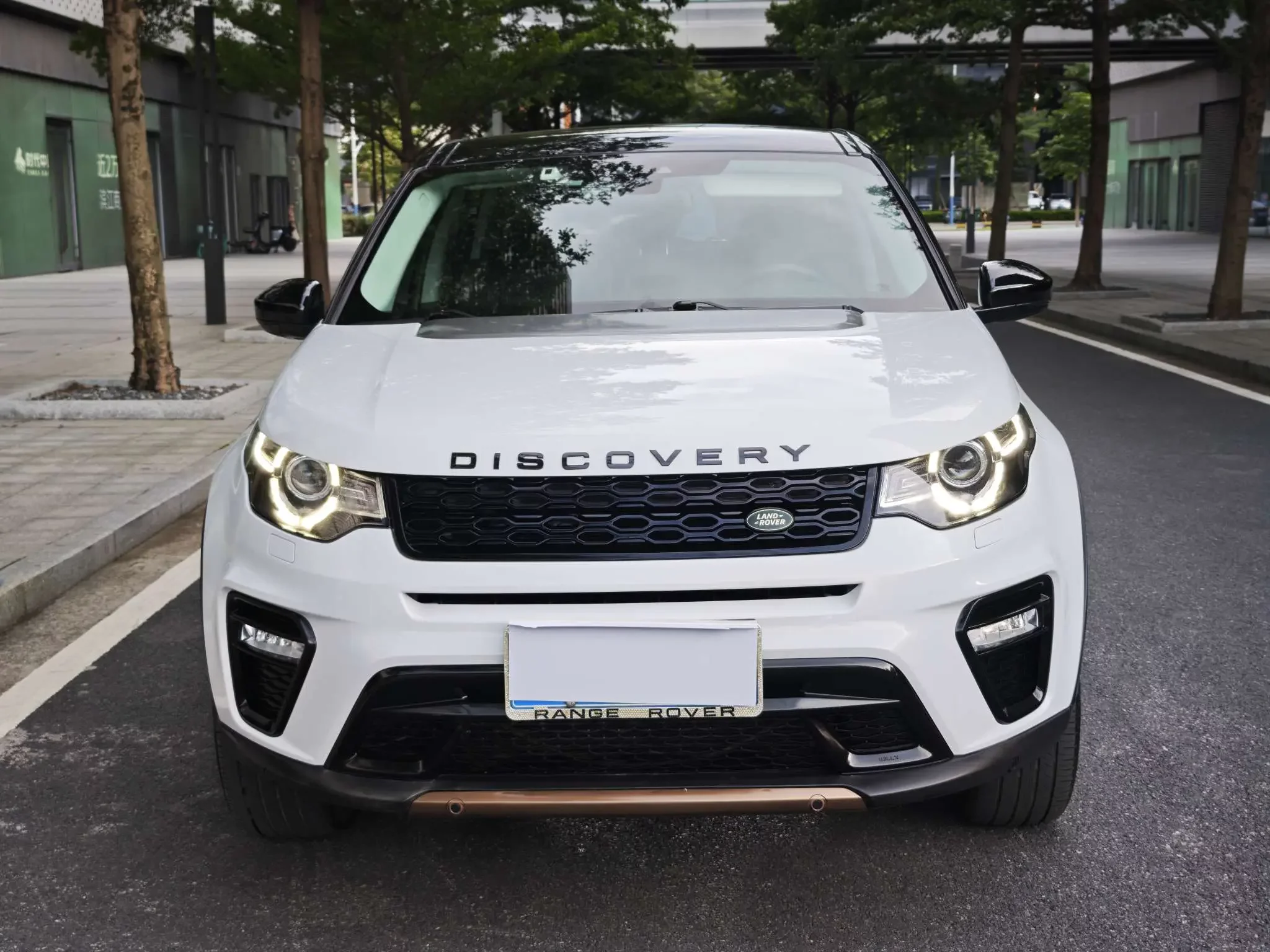Land Rover Discover the magic