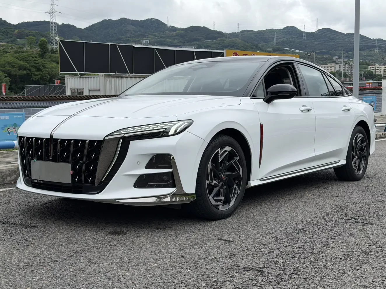 Hongqi H6