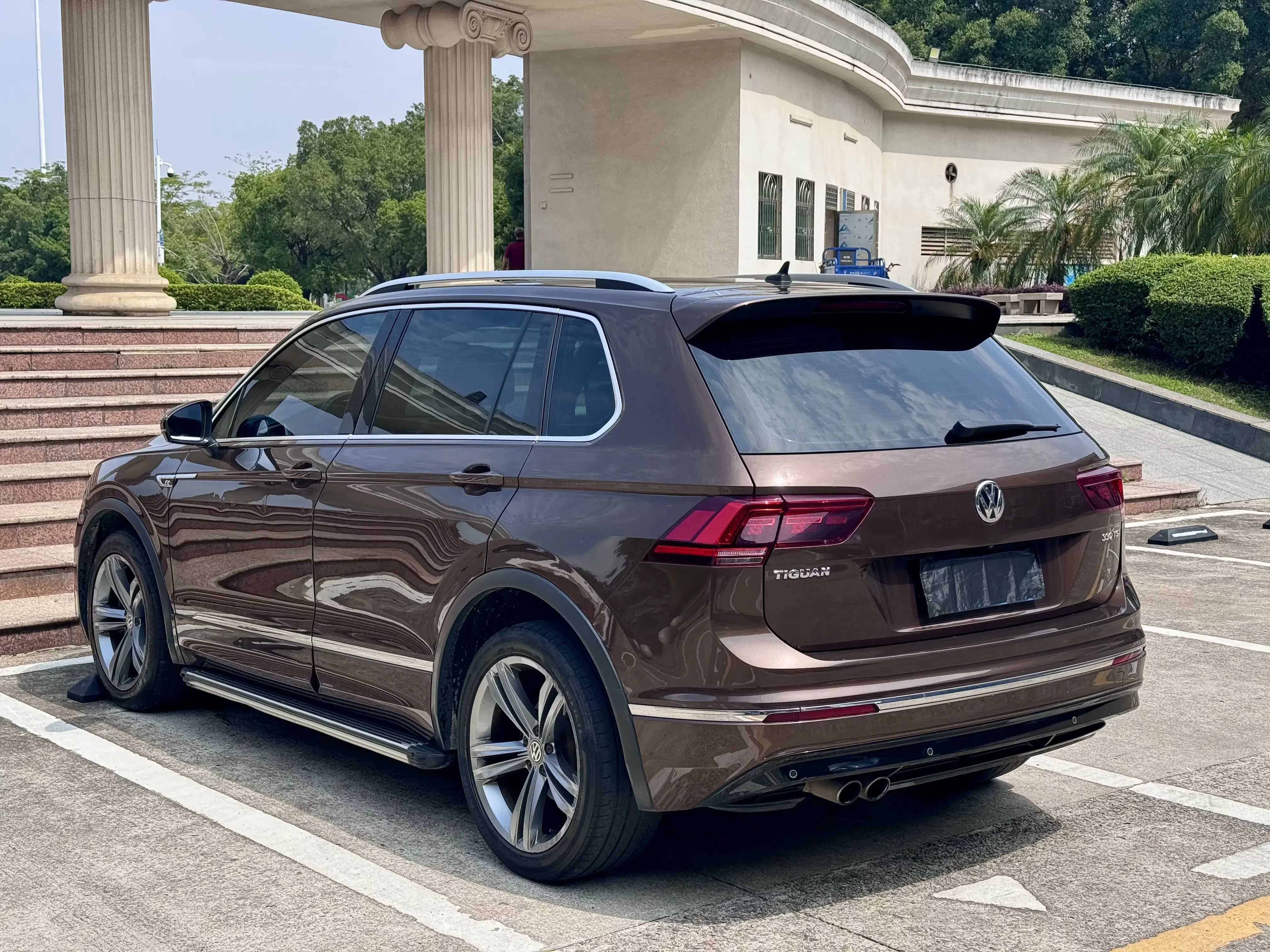 Volkswagen Tiguan (Tharu)