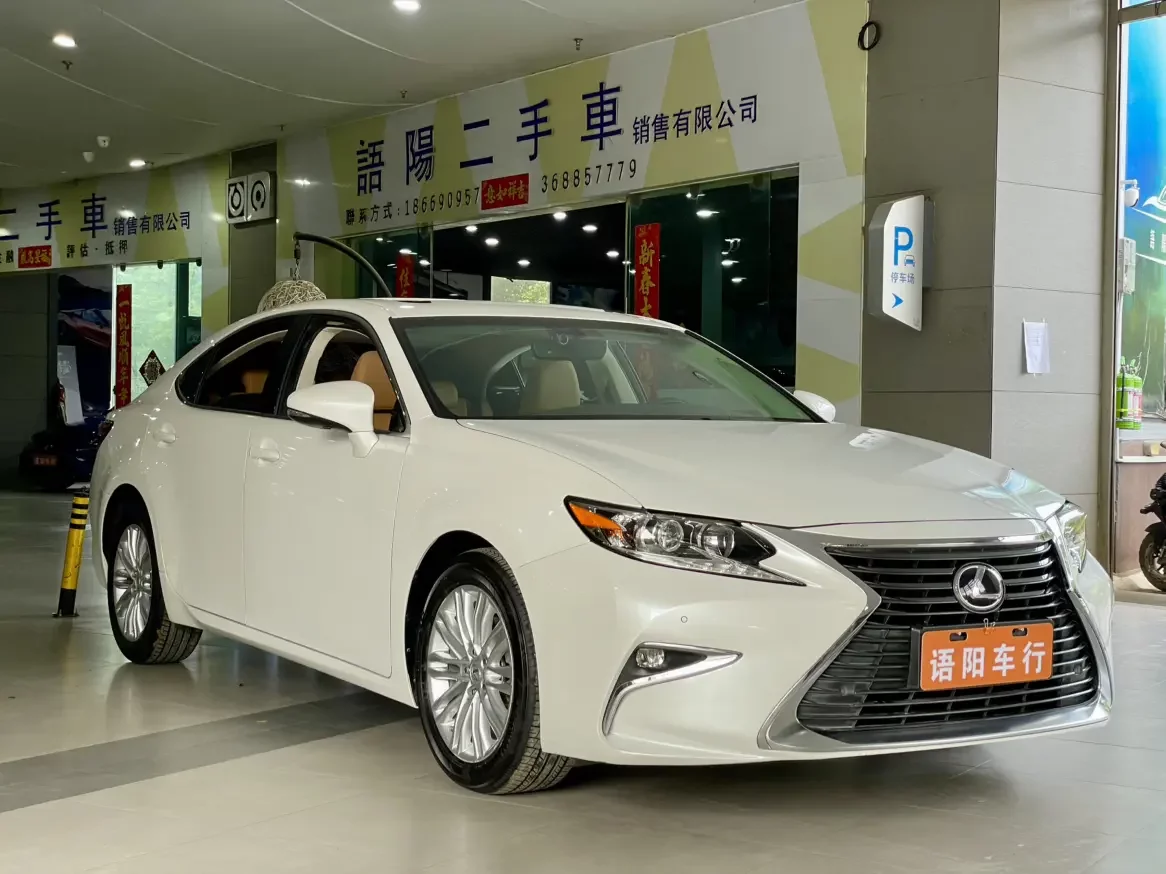 Lexus ES