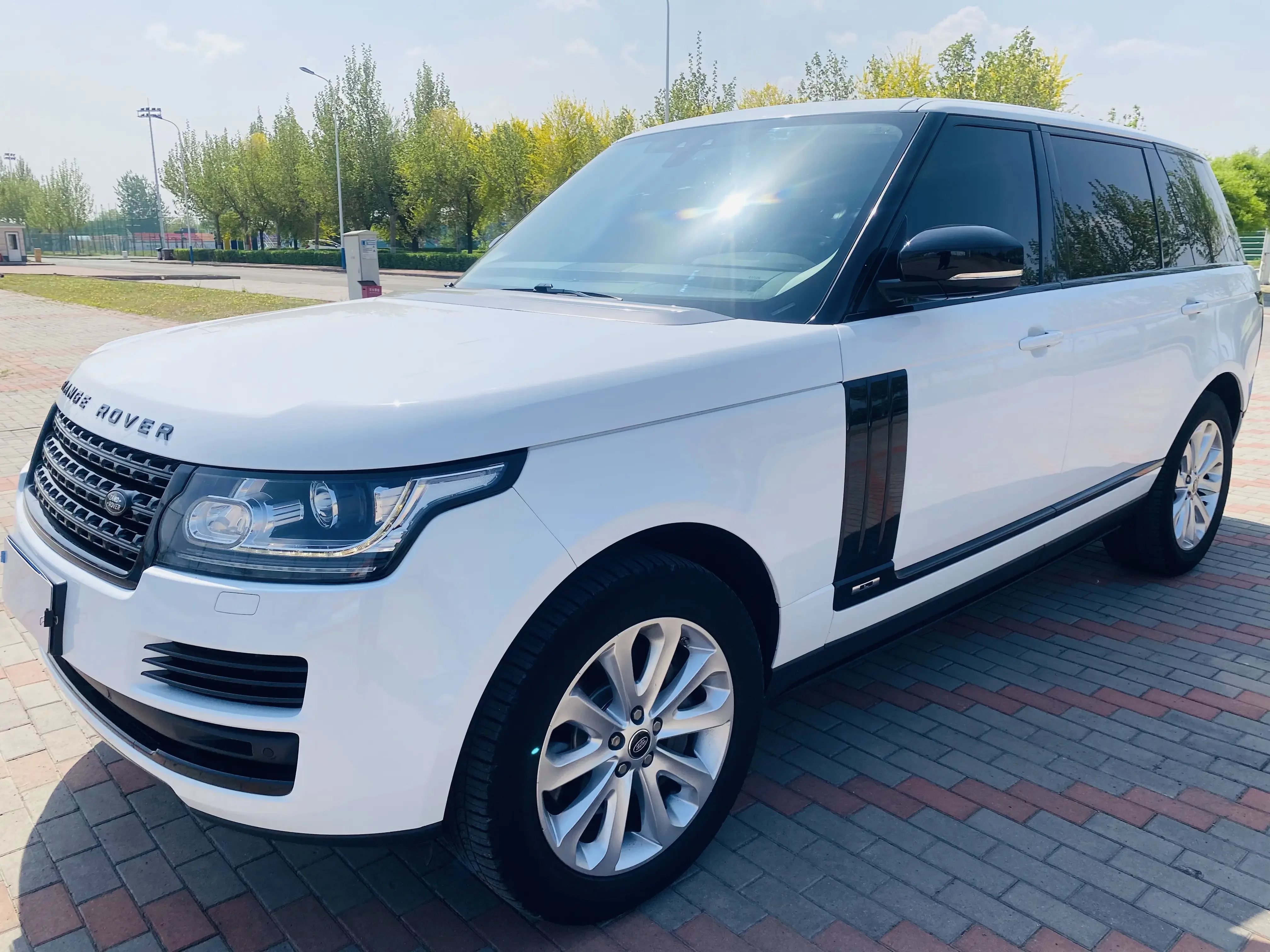 Land Rover range rover
