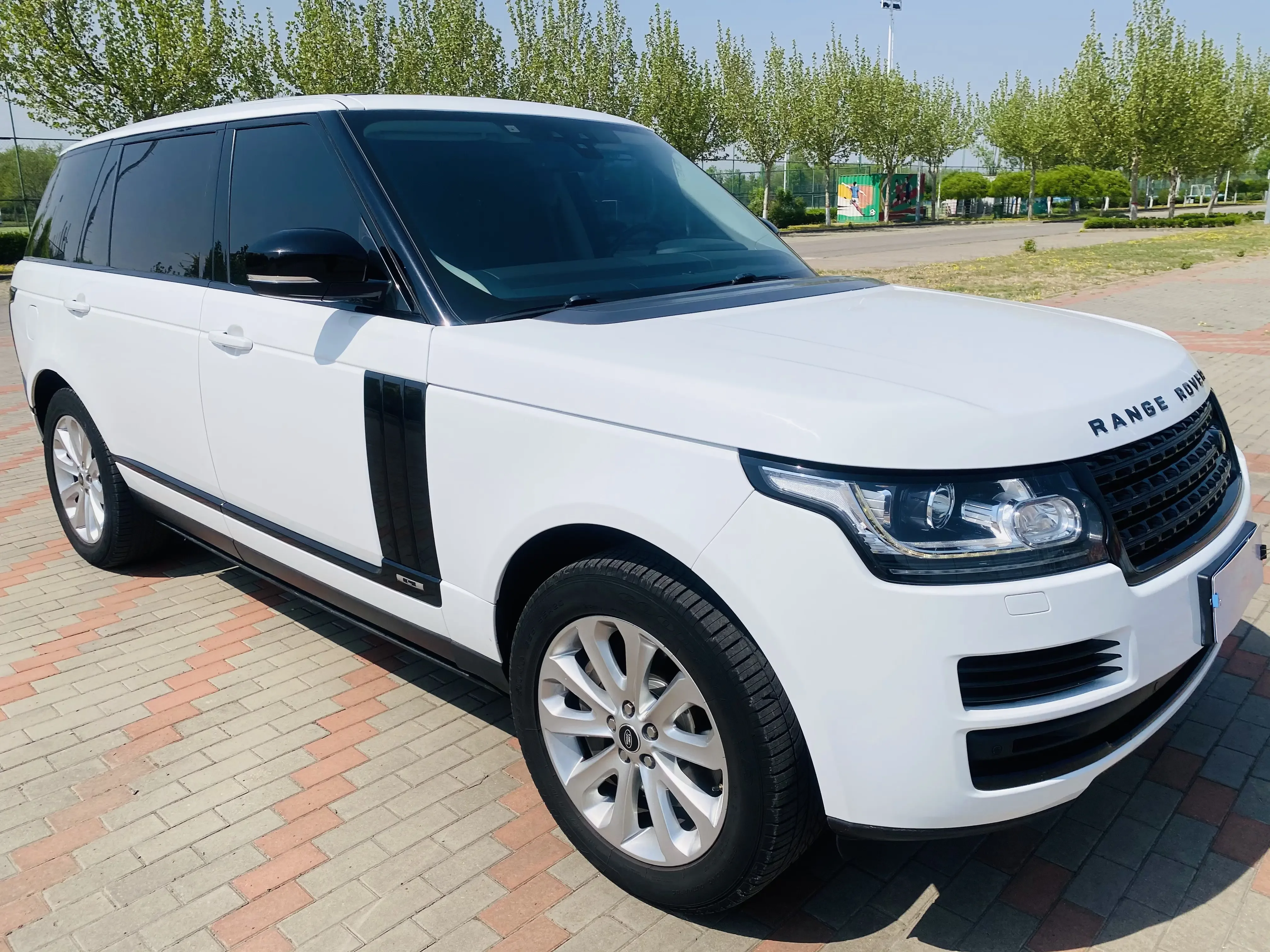 Land Rover range rover