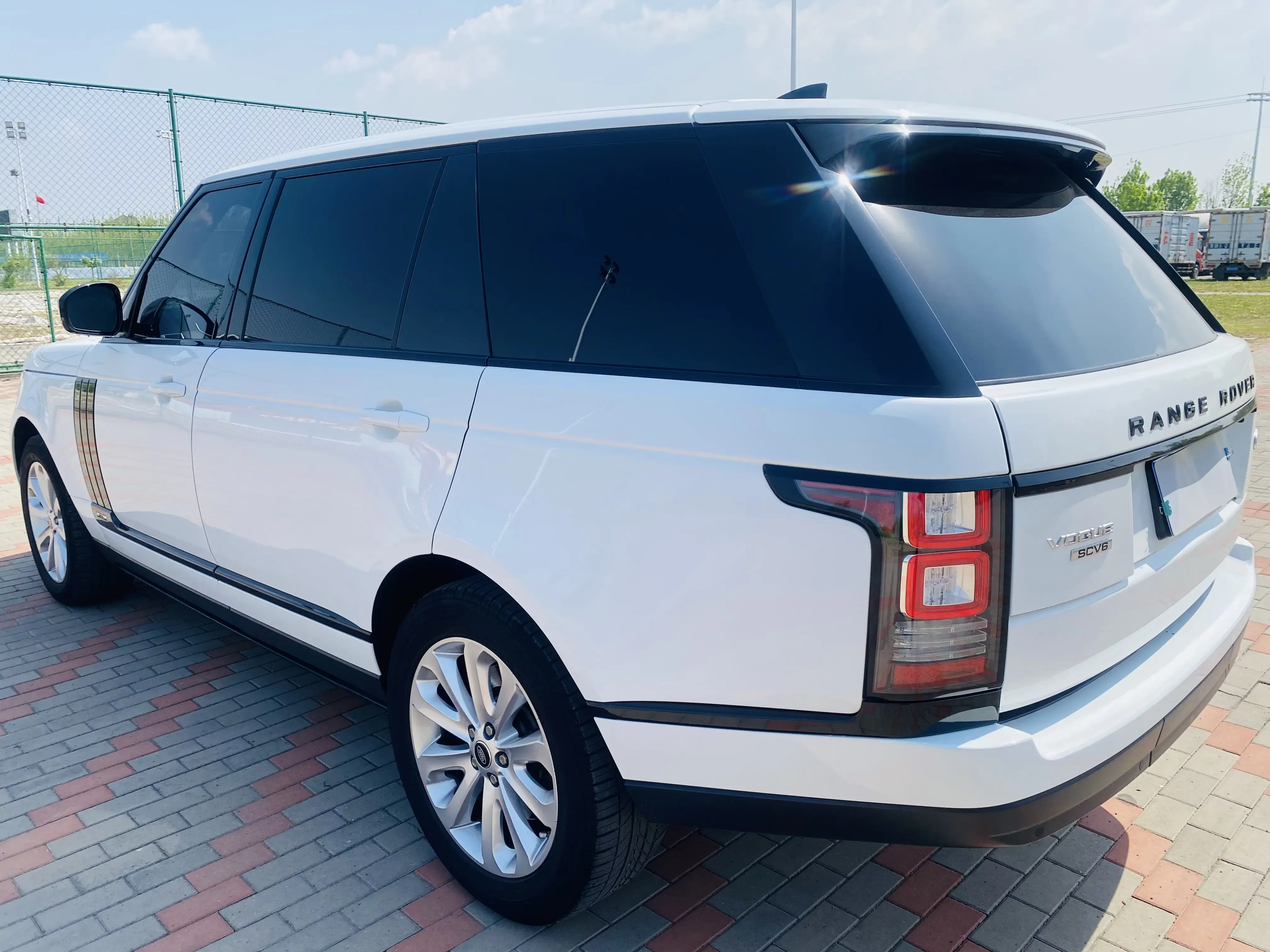 Land Rover range rover