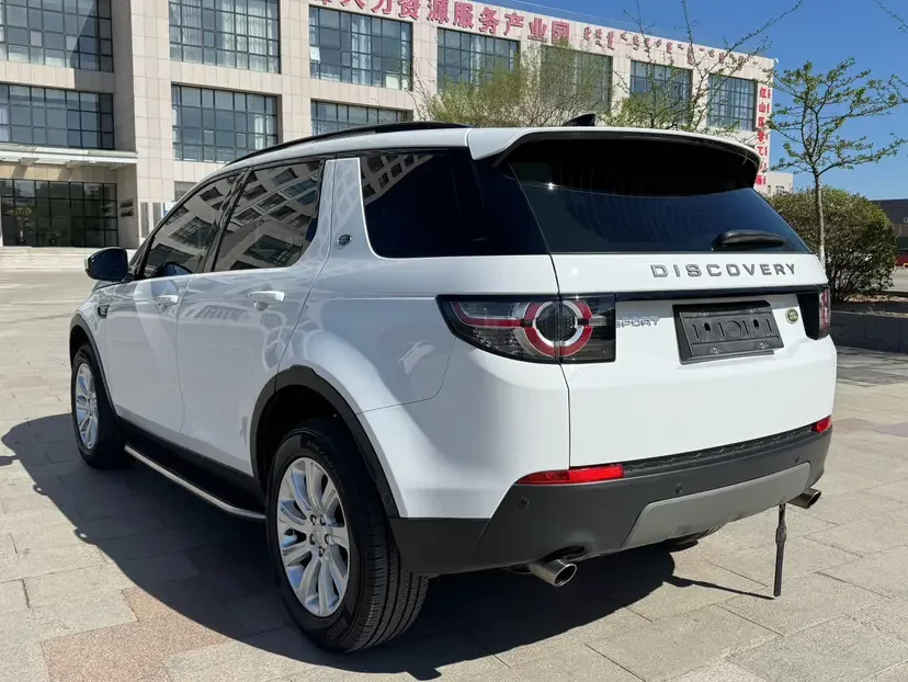 Land Rover Discover the magic