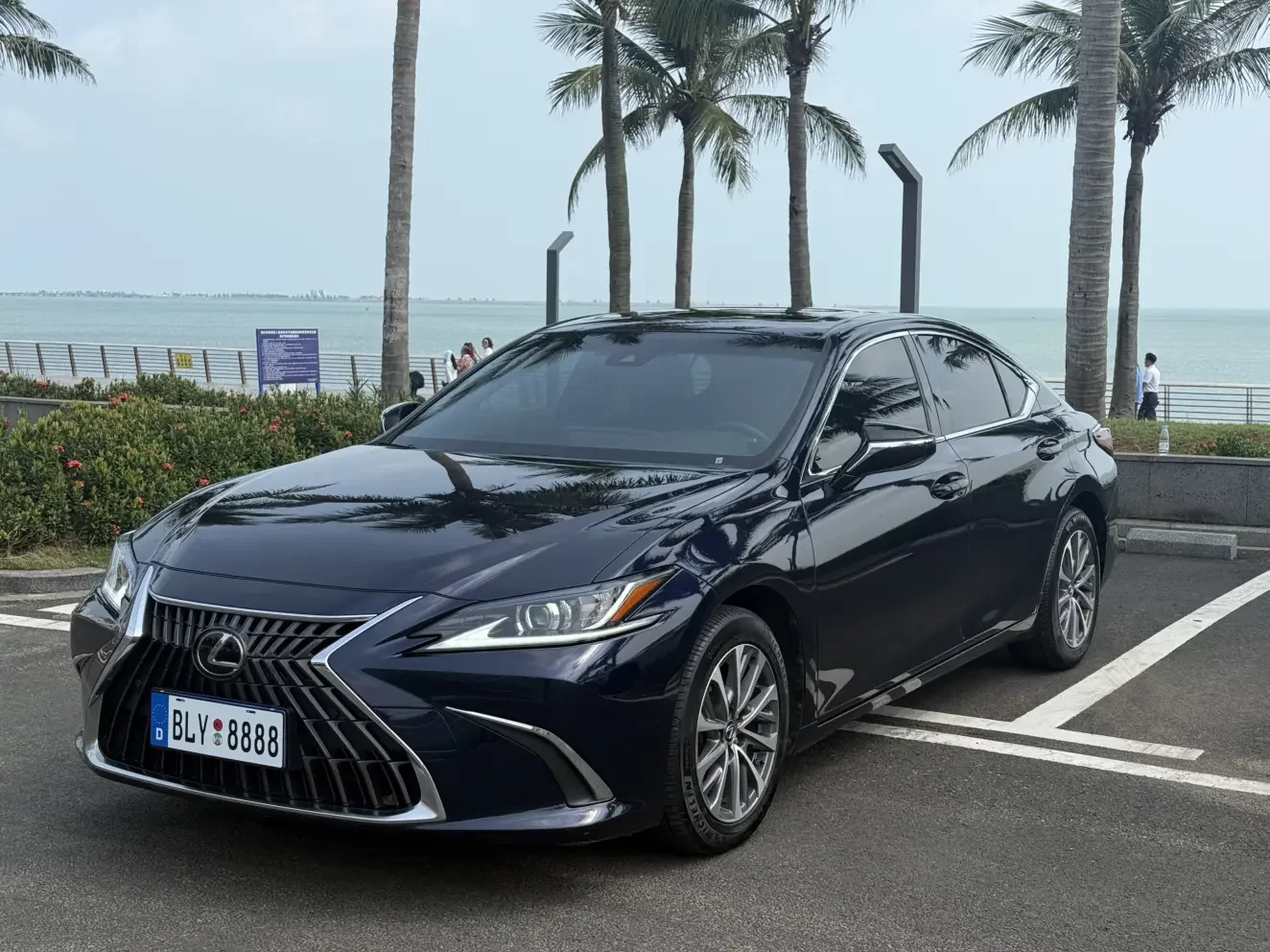 Lexus ES