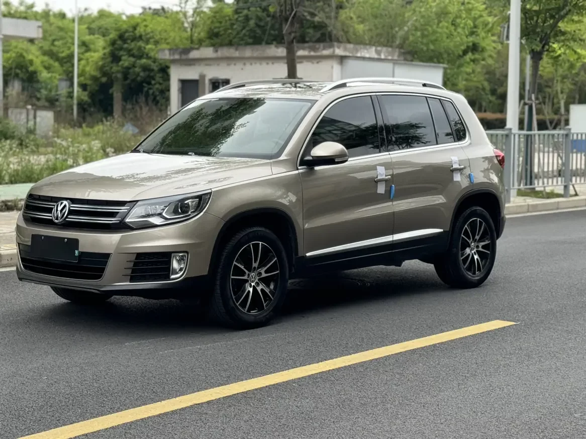 Volkswagen Tiguan (Tharu)
