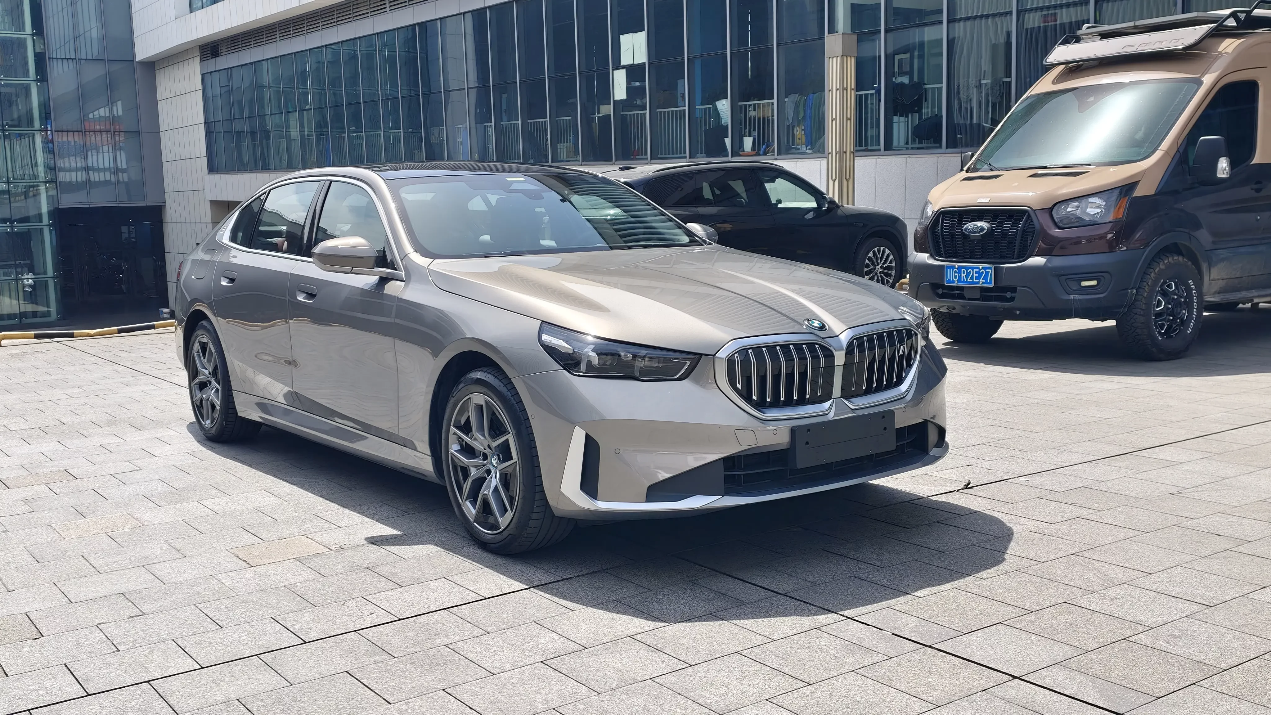BMW i5